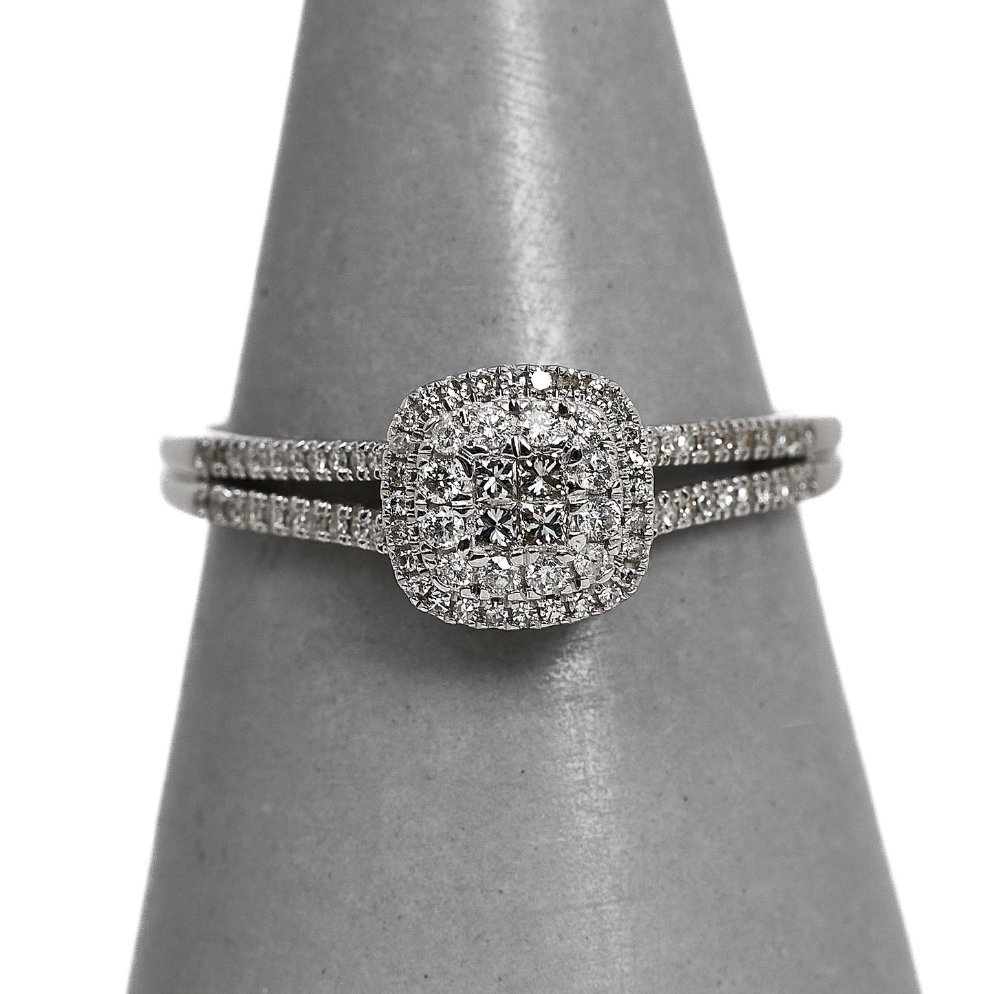 Pre-Owned 9ct White Gold Princess Cut Diamond Cluster Ring