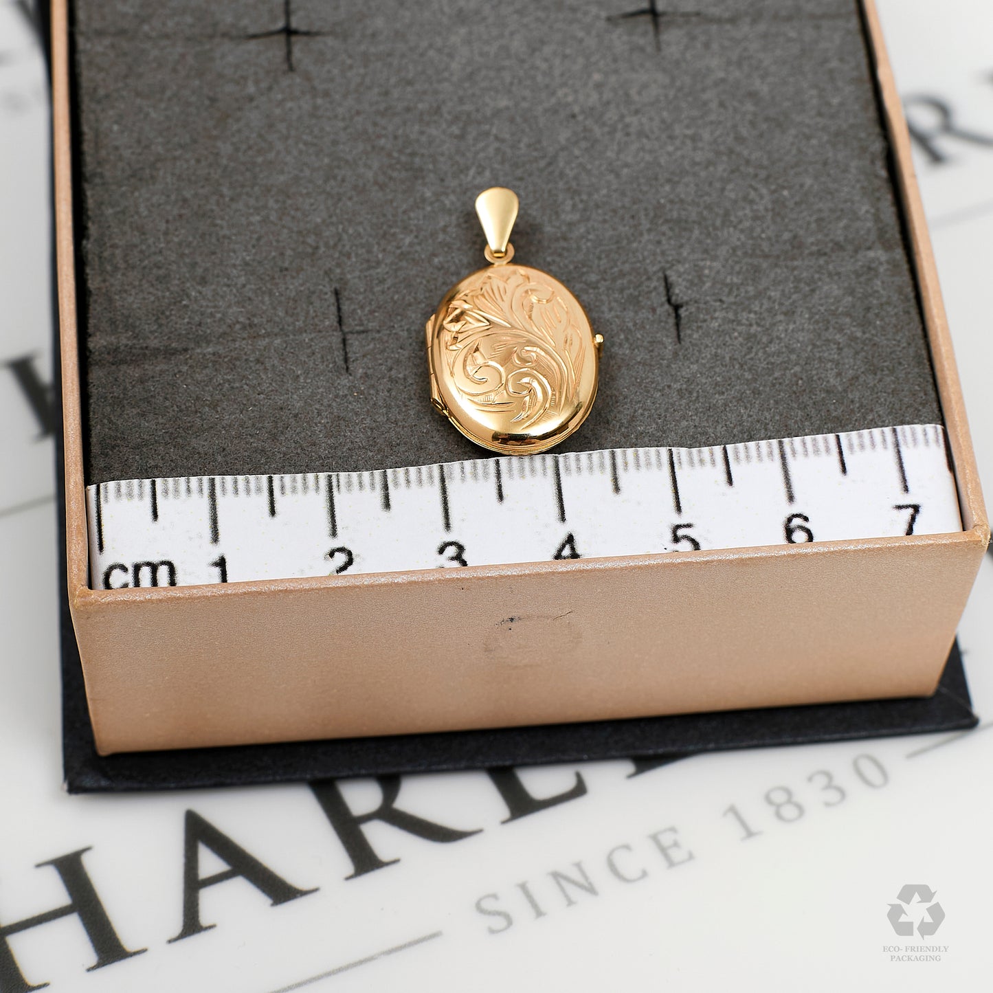 Pre-Owned 9ct Gold Oval Swirl Locket Pendant