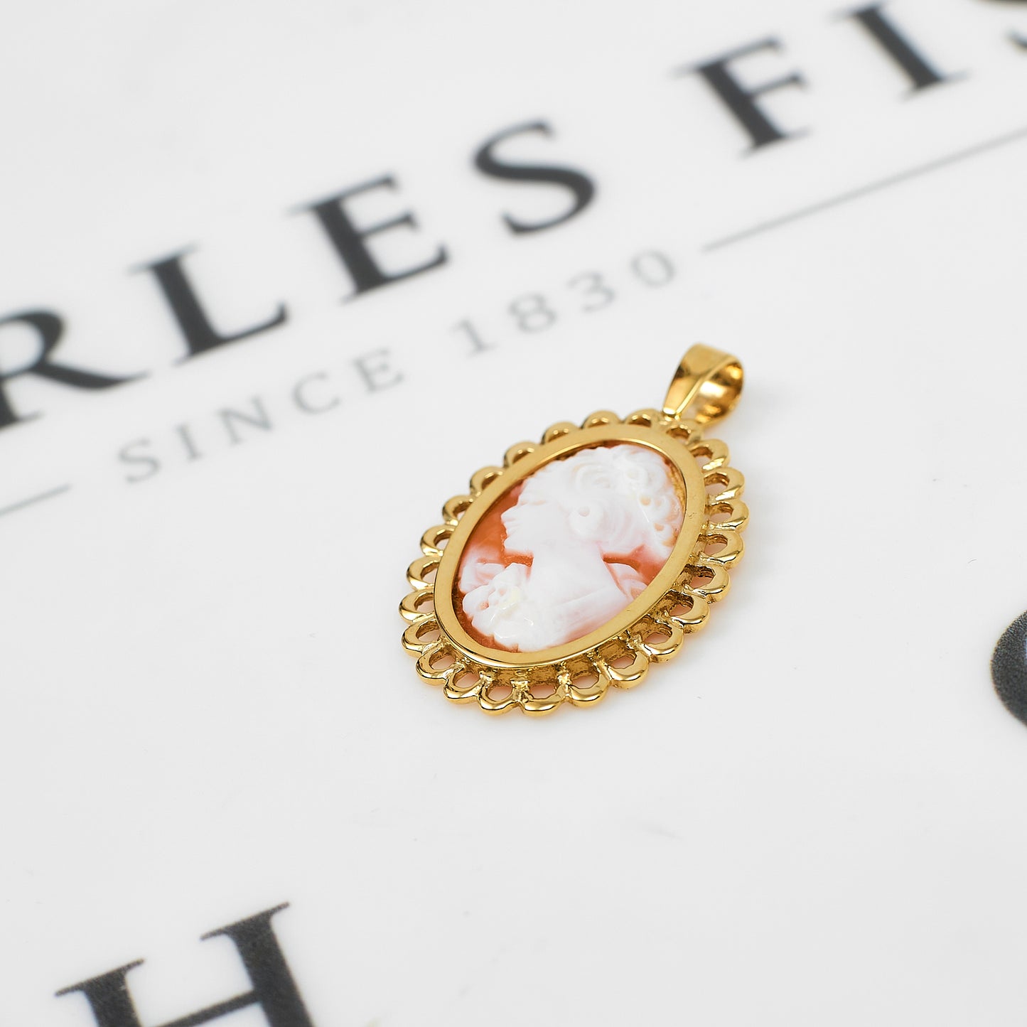 Pre-Owned 9ct Gold Oval Cameo Pendant