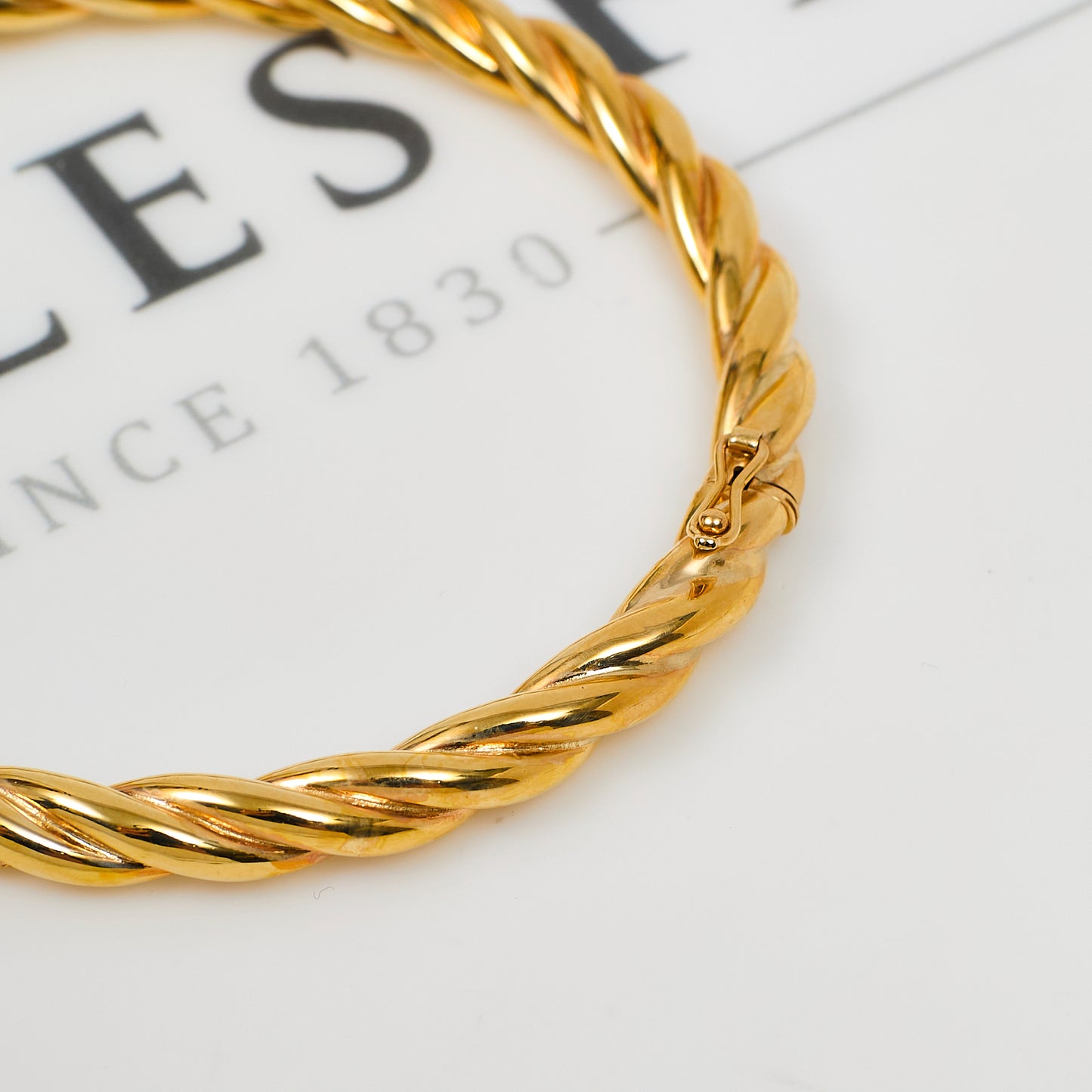 Pre-Owned 9ct Gold Hinged Twist Design Bangle