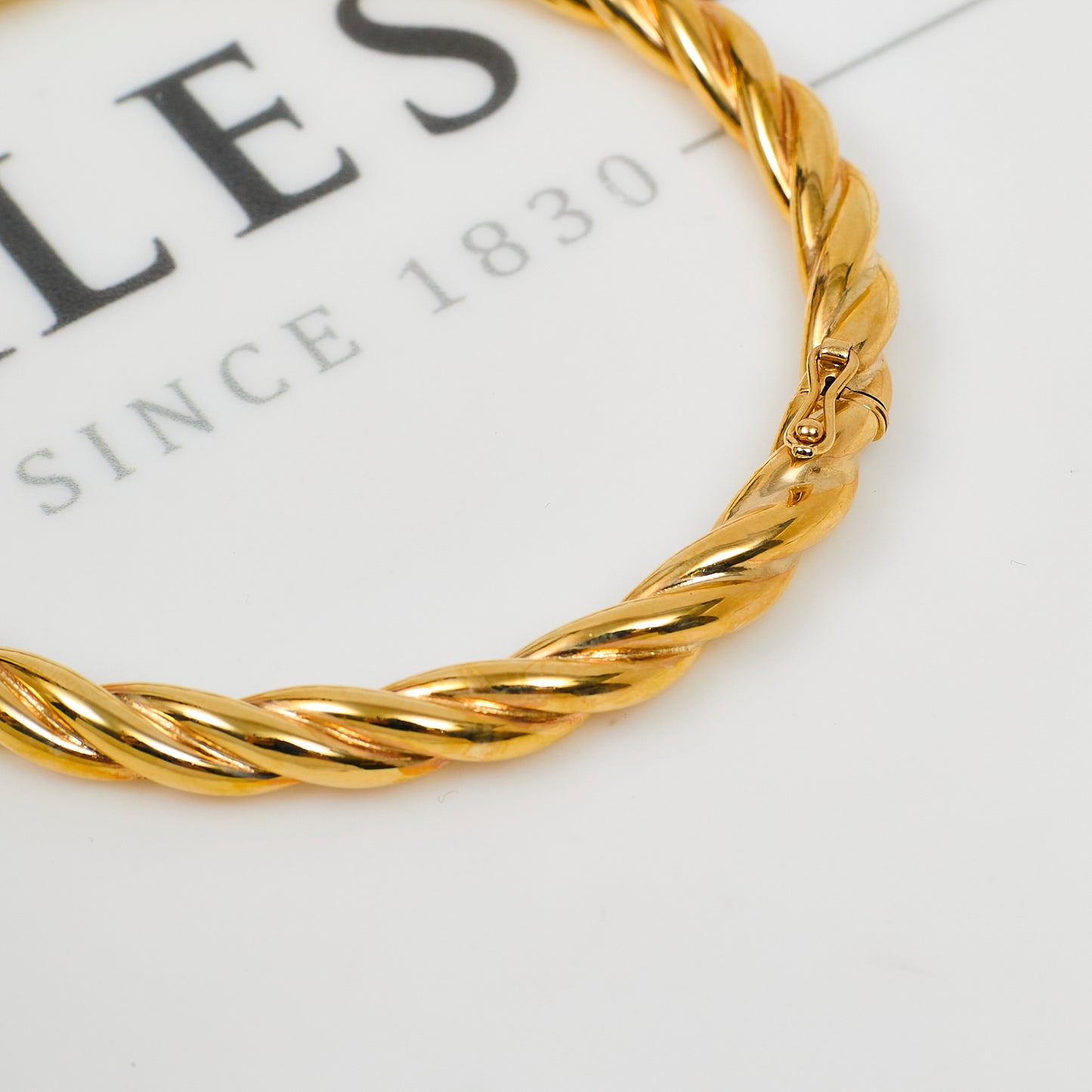 Pre-Owned 9ct Gold Hinged Twist Design Bangle