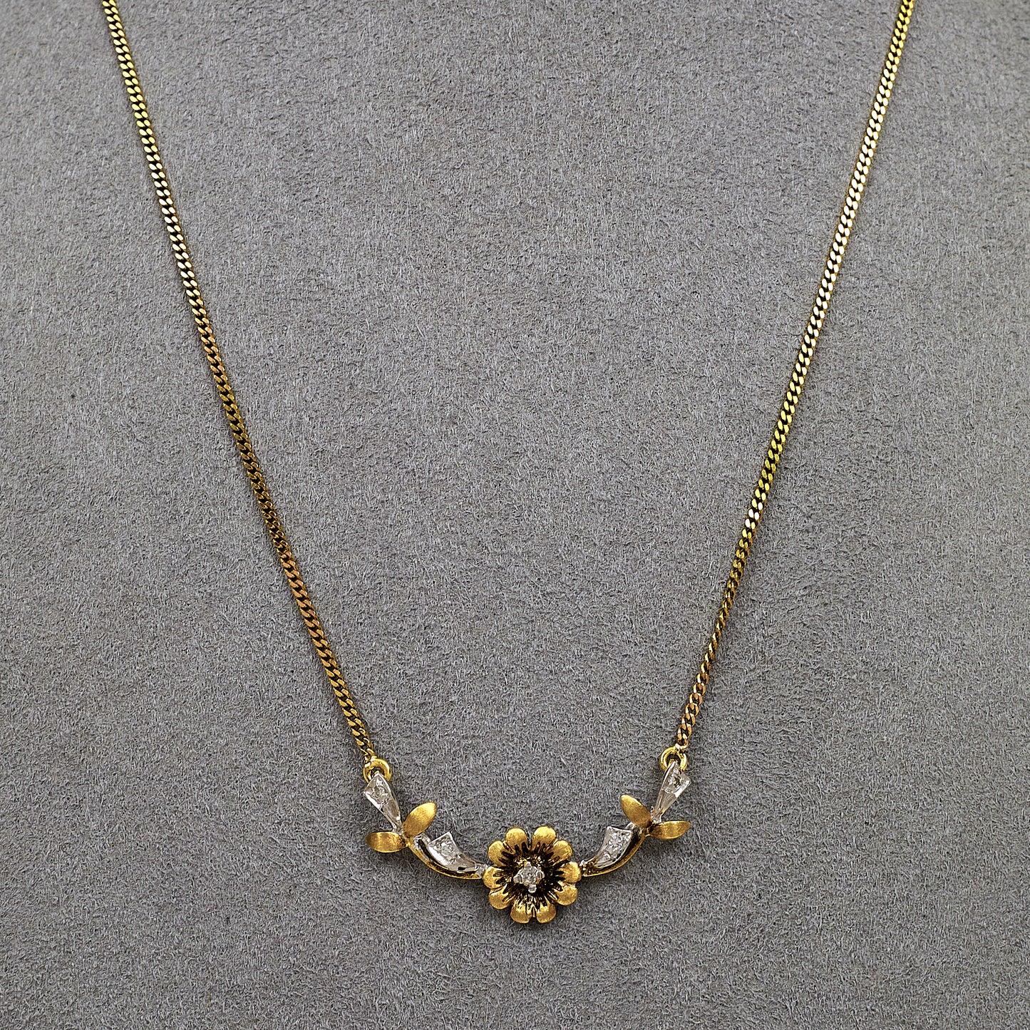 Pre-Owned 9ct Gold Diamond Set Flower Dress Necklace 16 Inch