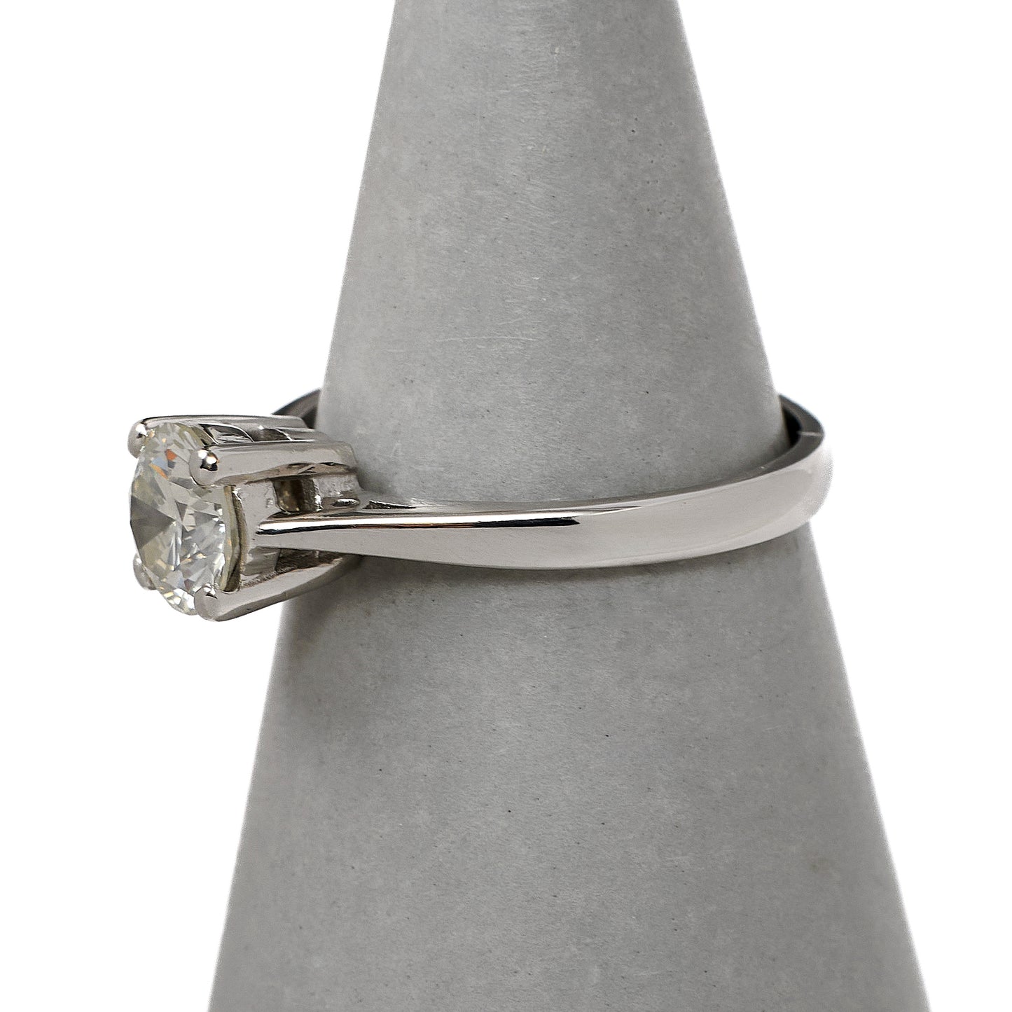 Pre-Owned 18ct White Gold Diamond Single Stone Ring Size O