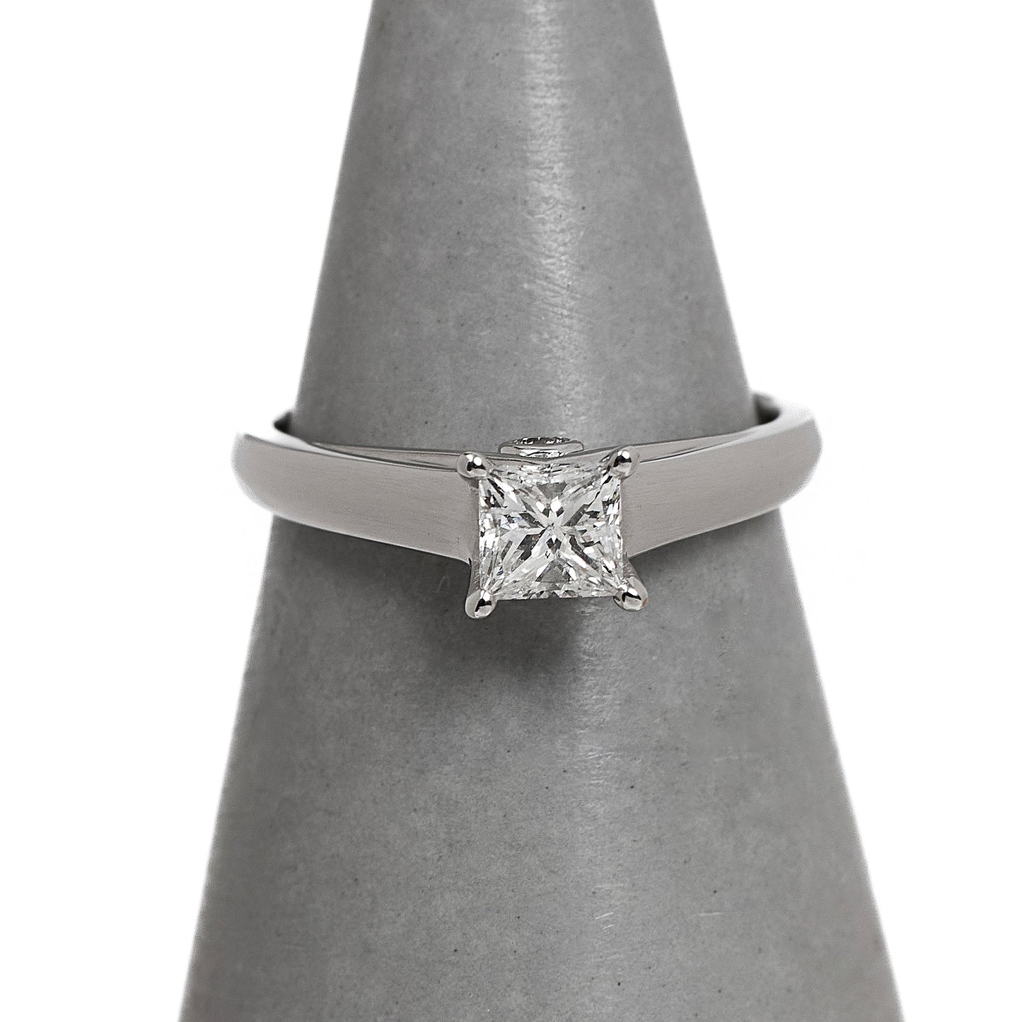 Pre-Owned 18ct White Gold Princess Cut Diamond Ring Size H.5