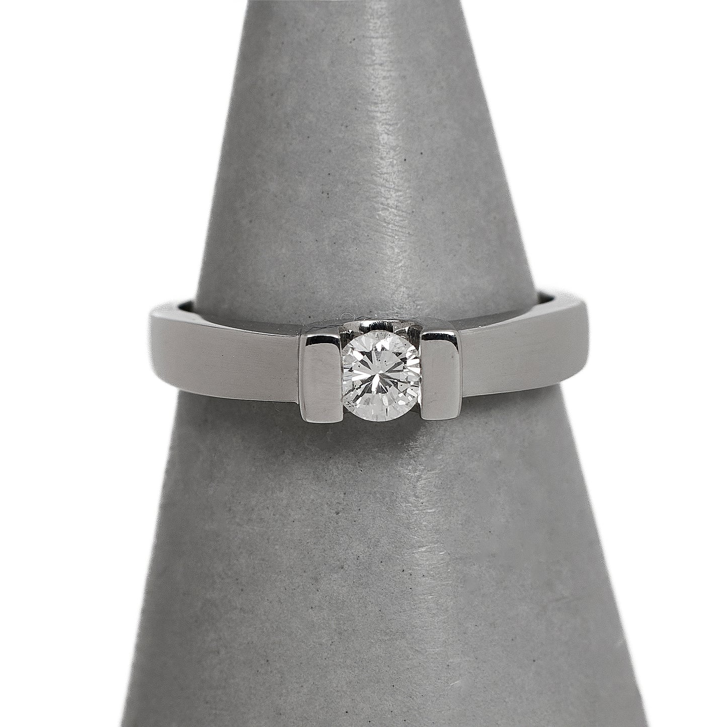 Pre-Owned 9ct White Gold Single Diamond Ring Size H.5