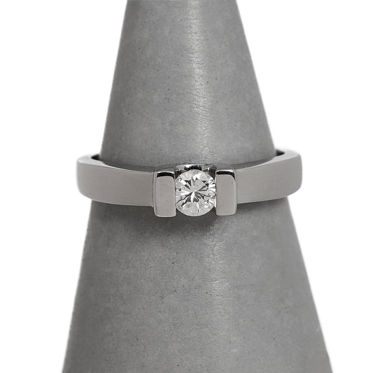 Pre-Owned 9ct White Gold Single Diamond Ring Size H.5