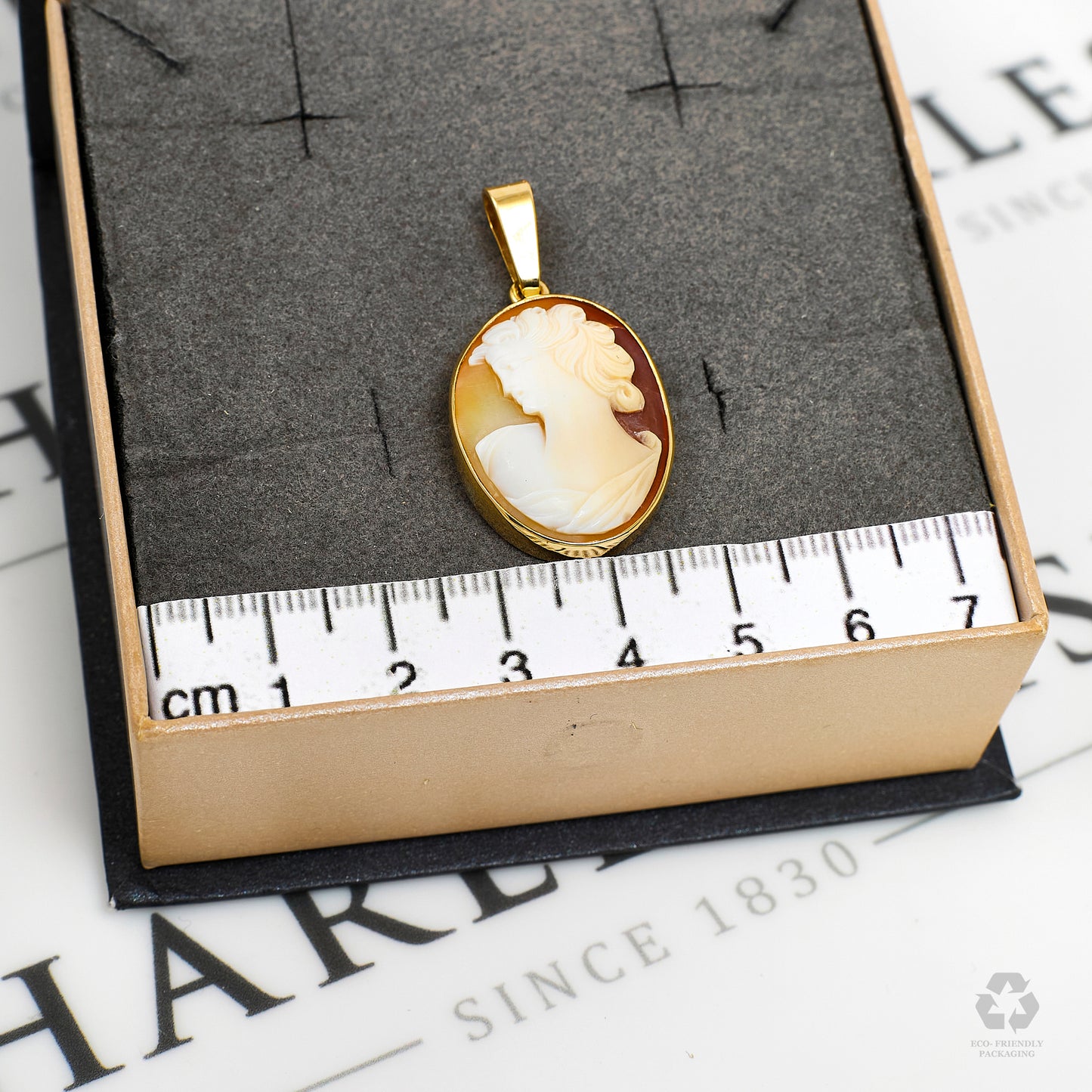 Pre-Owned 9ct Gold Oval Cameo Pendant