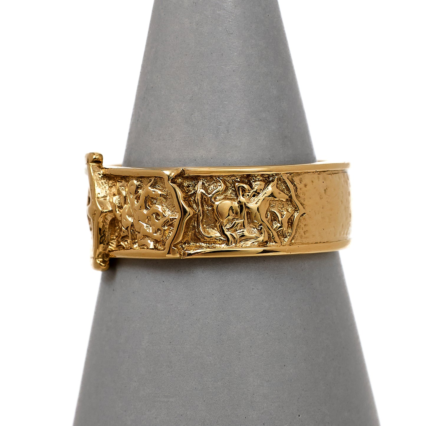 Pre-Owned 9ct Gold Mens Jockey On Horse Buckle Ring Size Z+2