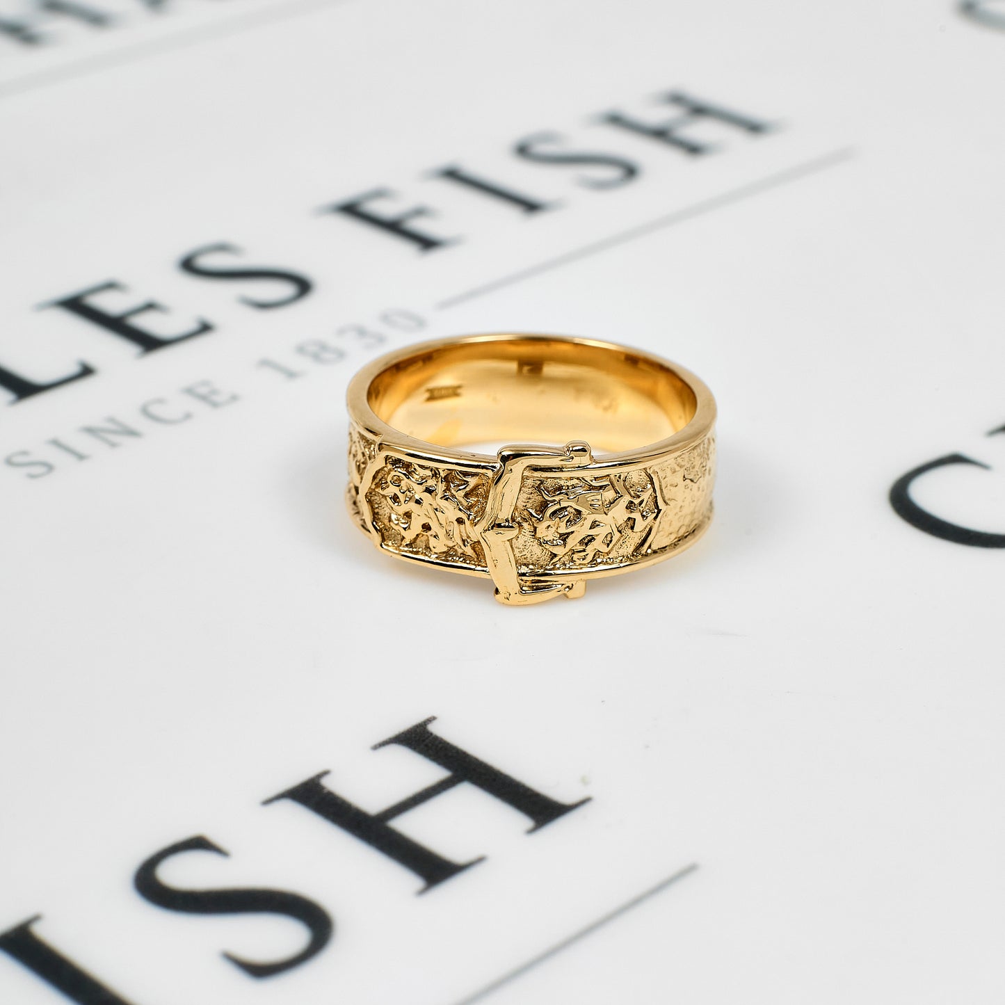 Pre-Owned 9ct Gold Mens Jockey On Horse Buckle Ring Size Z+2