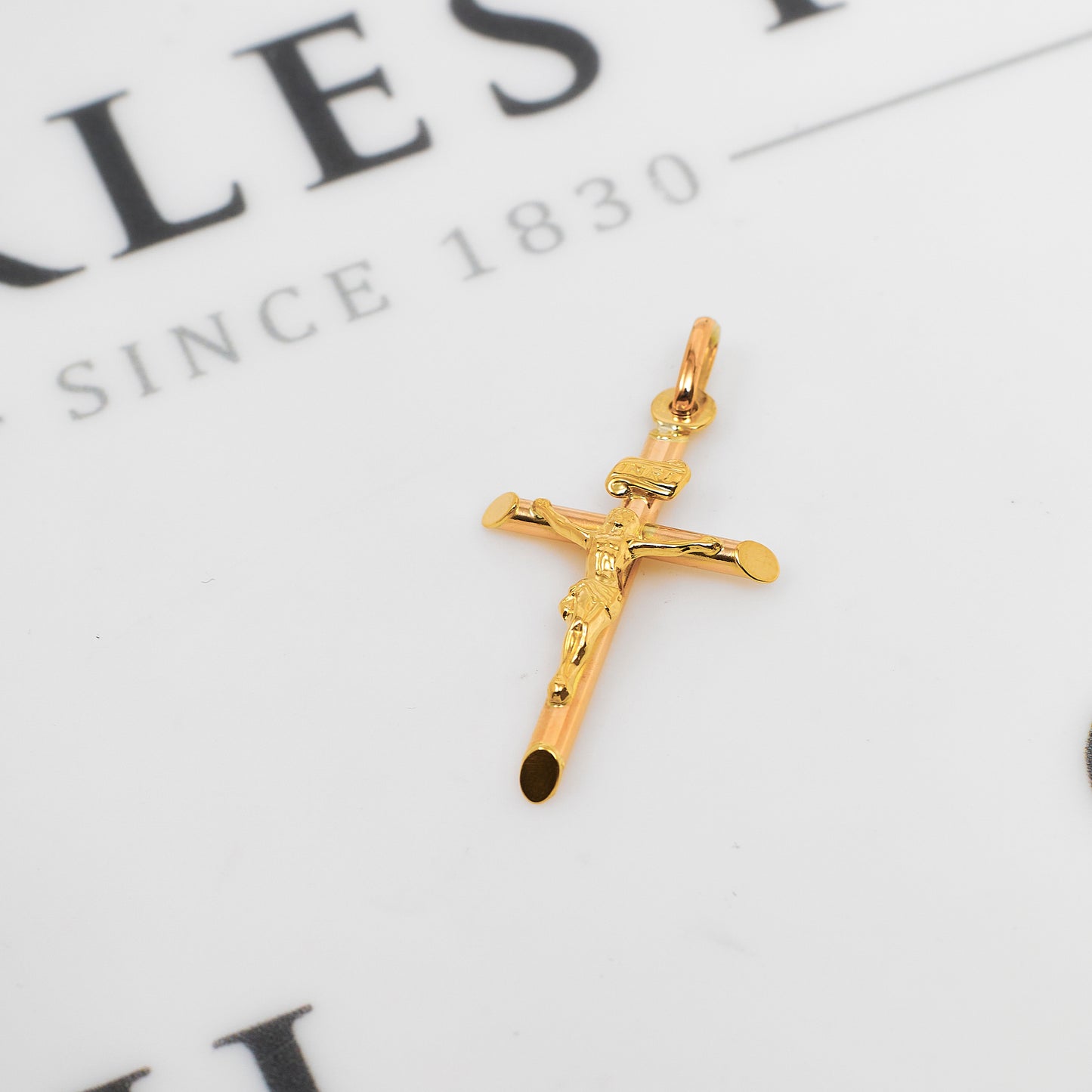 Pre-Owned 9ct Gold Crucifix Pendant