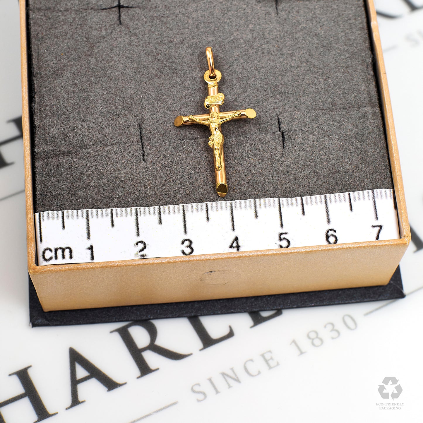 Pre-Owned 9ct Gold Crucifix Pendant