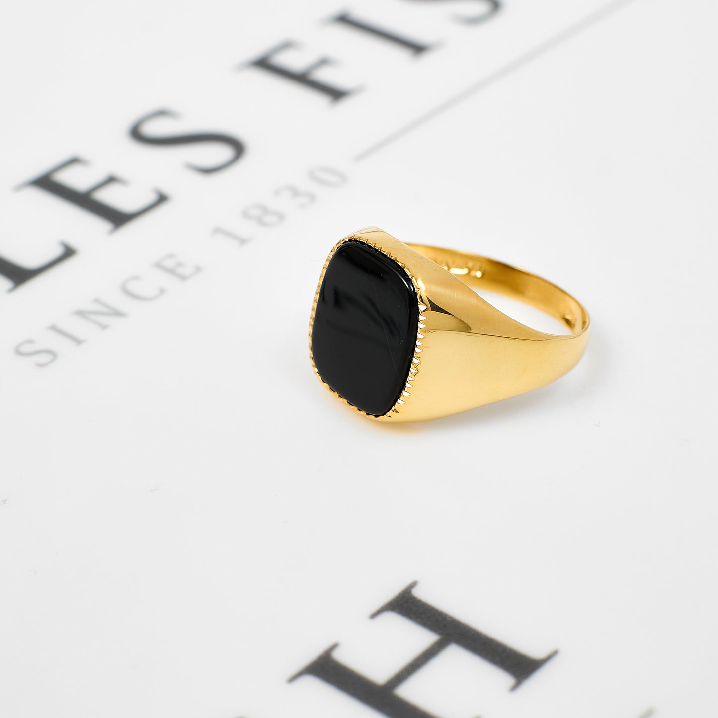 Pre-Owned 9ct Gold Onyx Signet Ring Size T