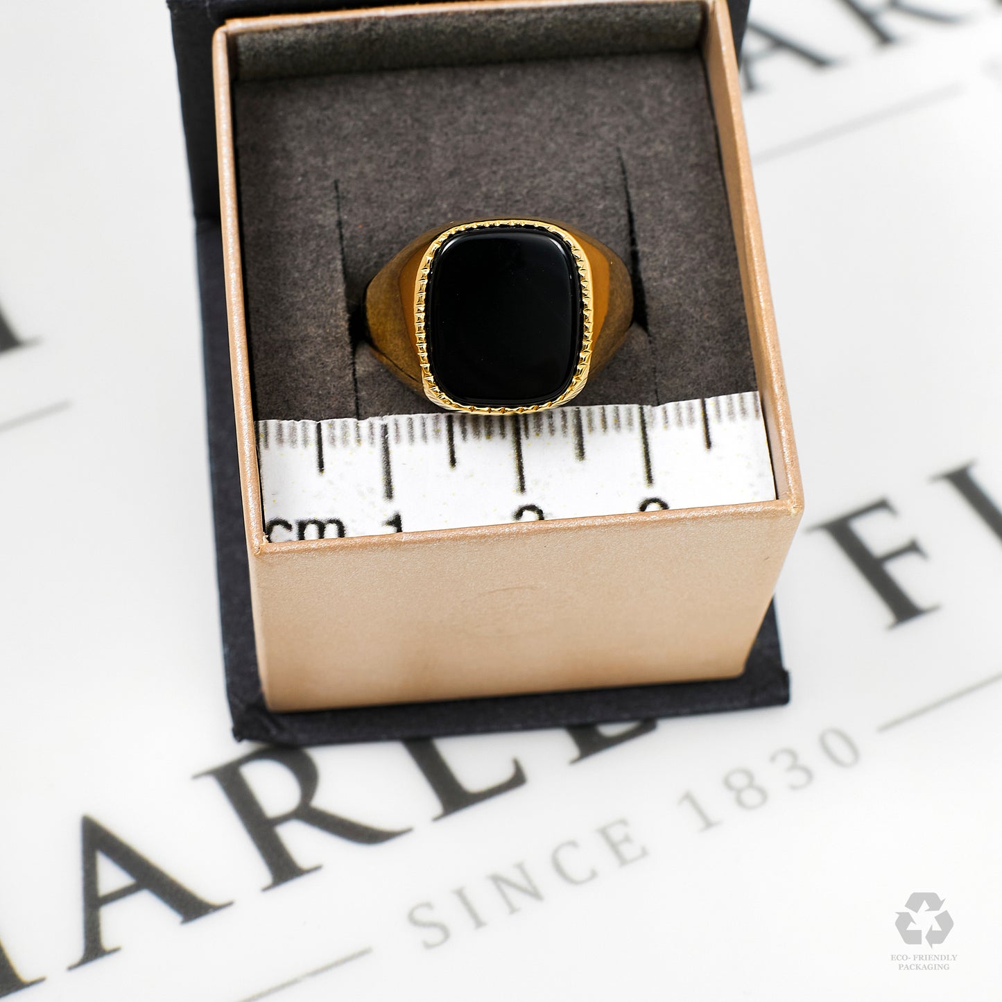 Pre-Owned 9ct Gold Onyx Signet Ring Size T