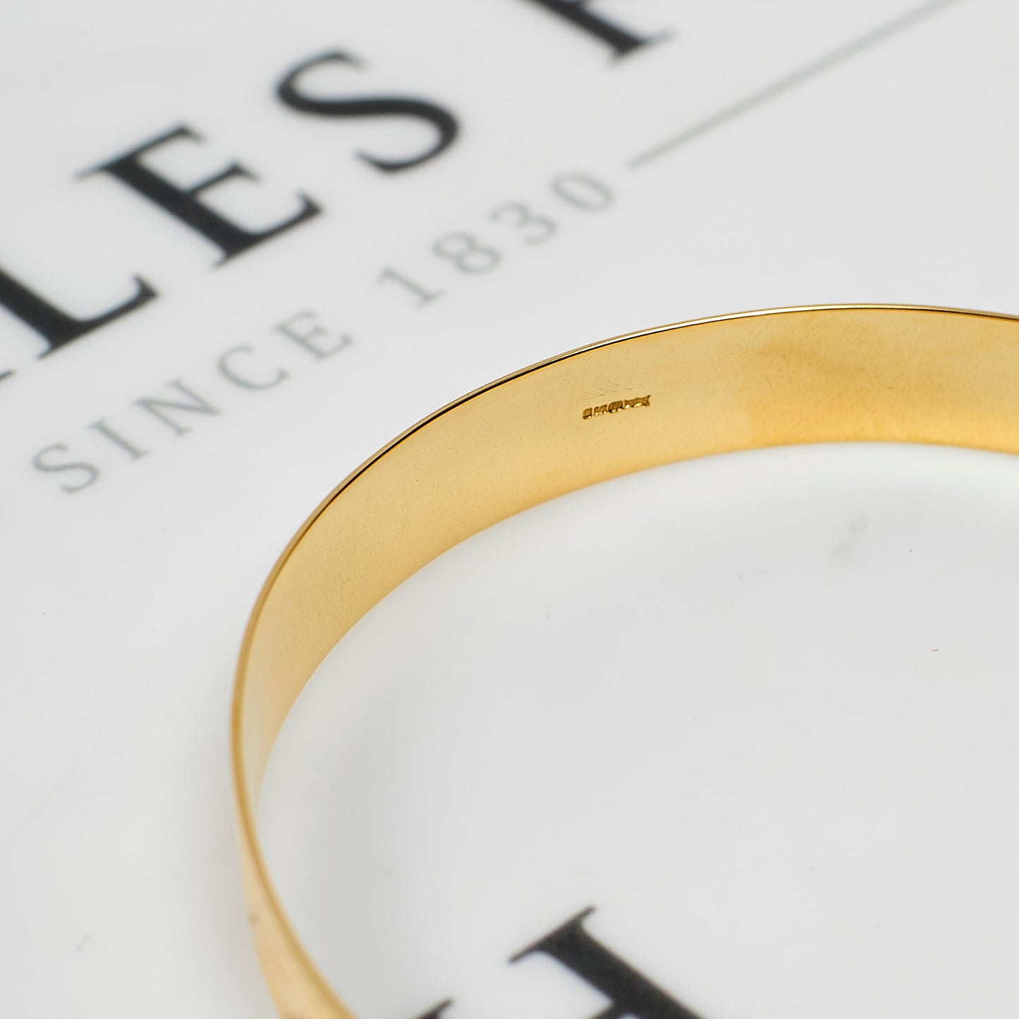 Pre-Owned 9ct Gold Zigzag Patterned Bangle