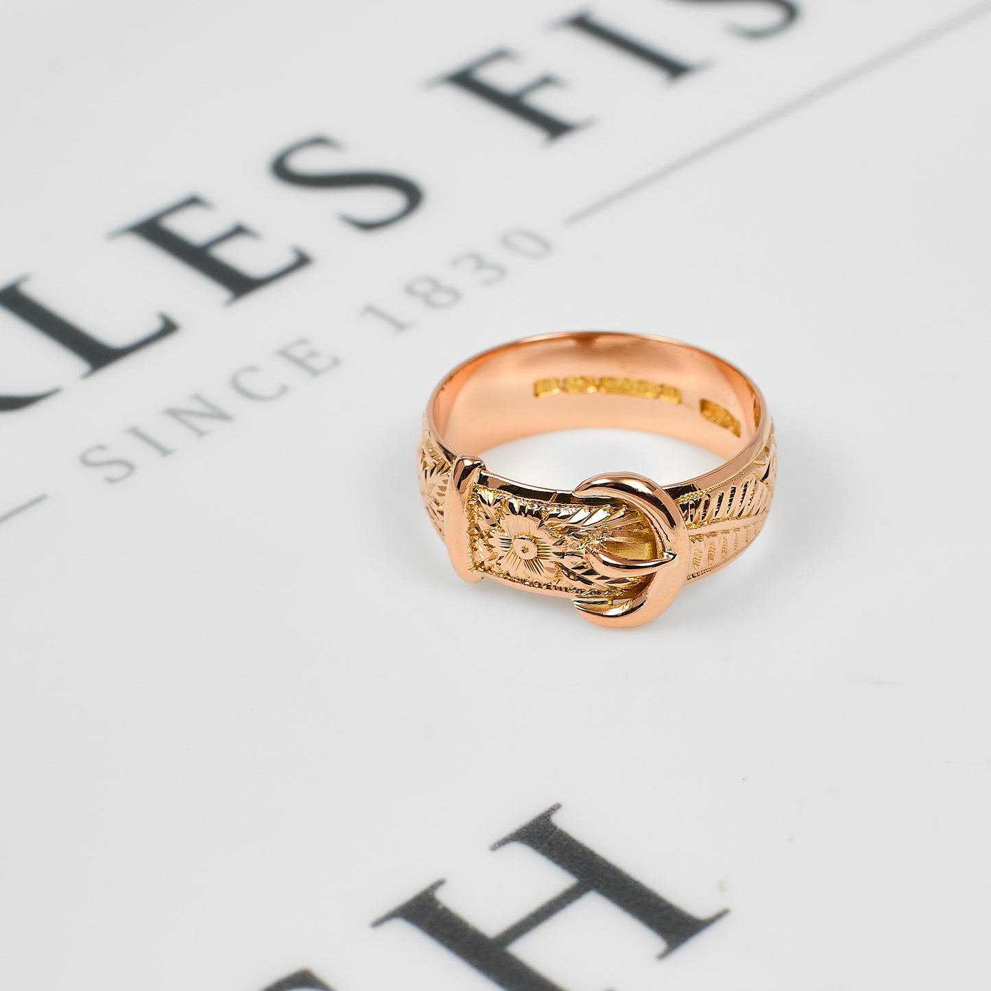 Pre-Owned 9ct Gold Men's Buckle Ring Size V
