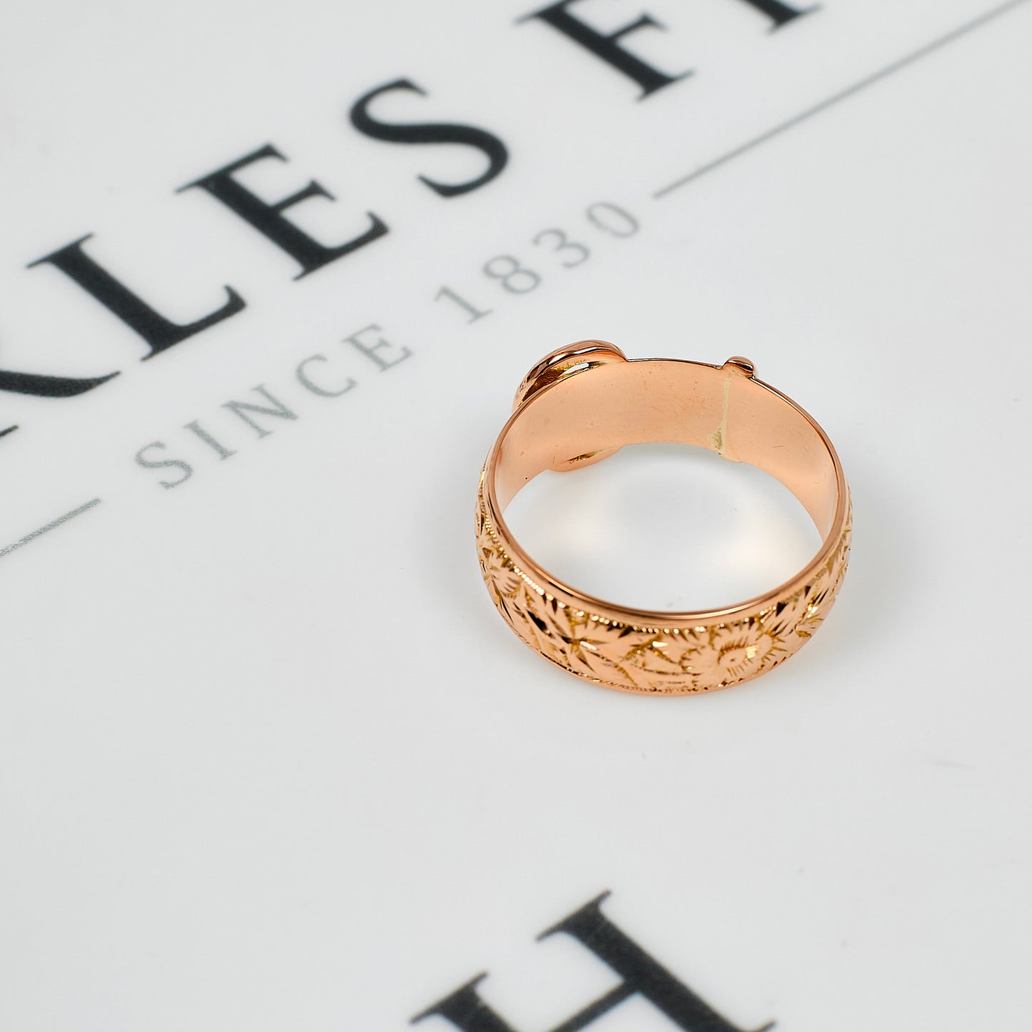 Pre-Owned 9ct Gold Men's Buckle Ring Size V