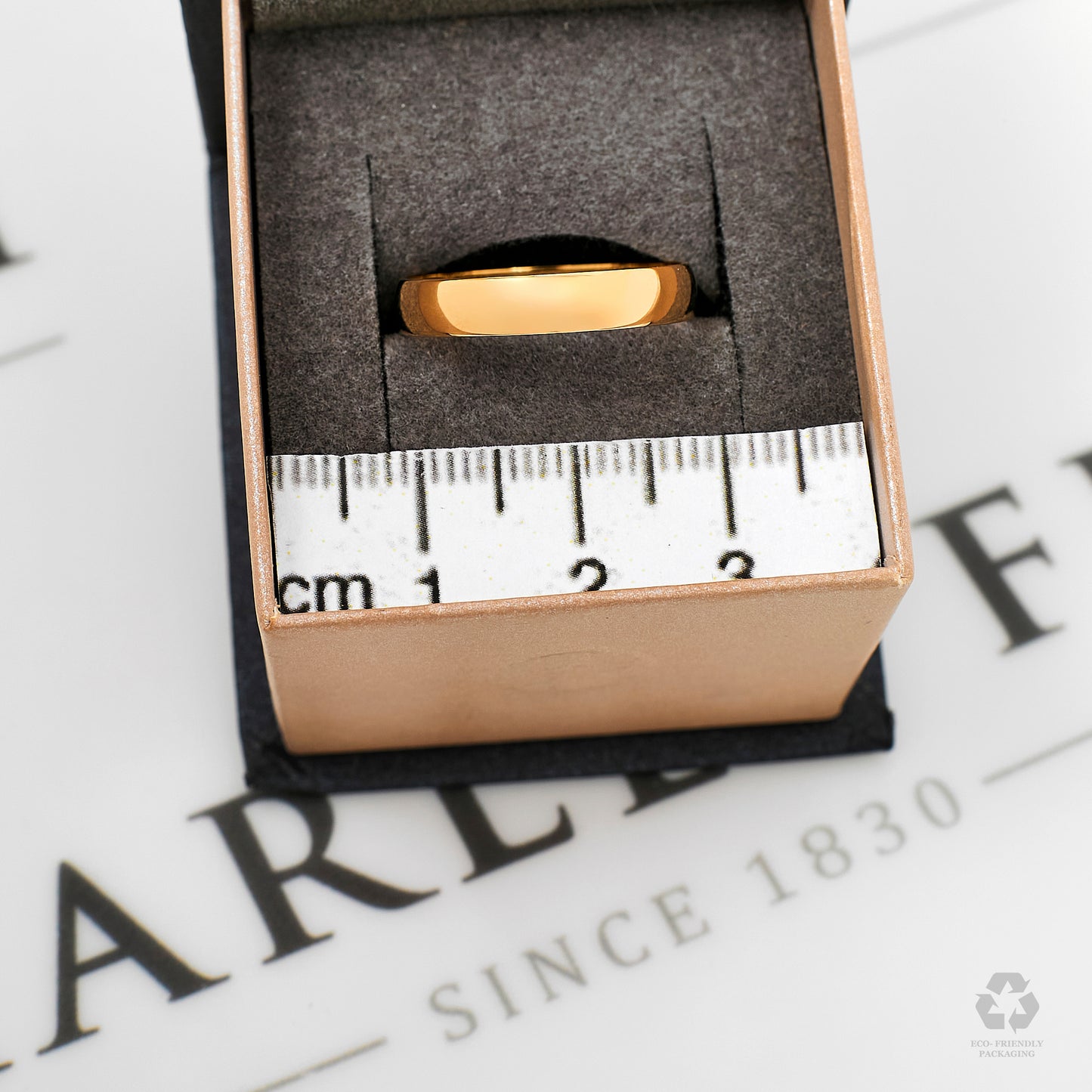 Pre-Owned 9ct Gold Wedding Band Ring Size R