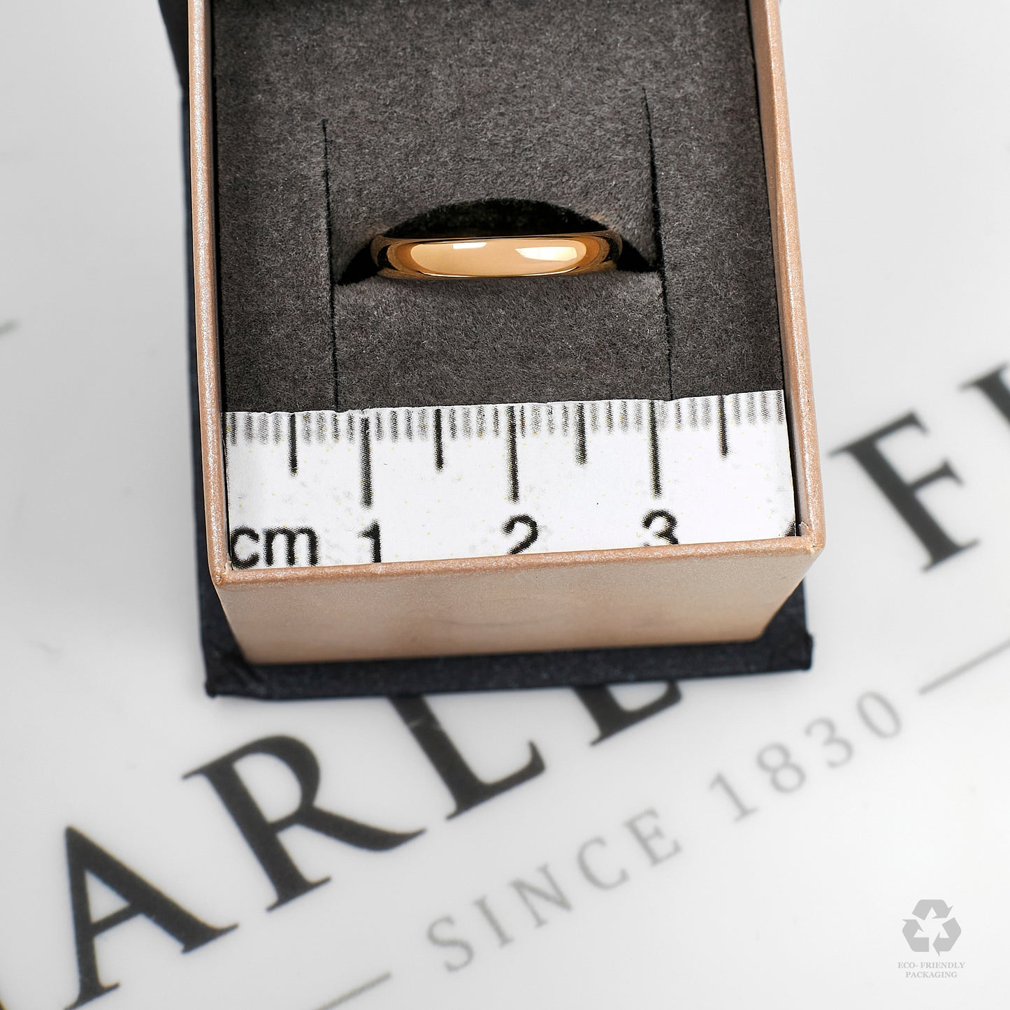 Pre-Owned 9ct Gold Wedding Band Ring Size G.5