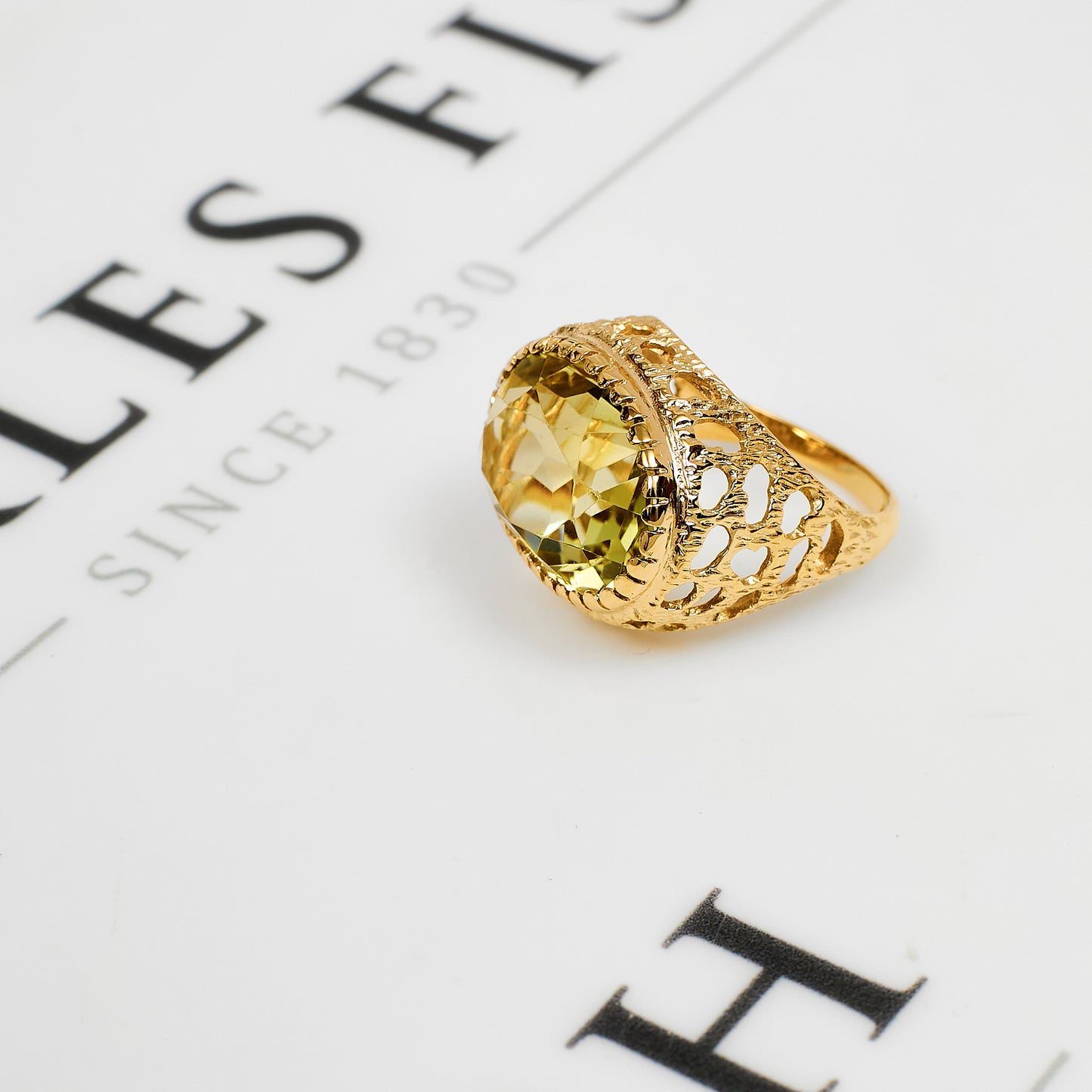 Pre-Owned 9ct Gold Oval Quartz Ring Size L