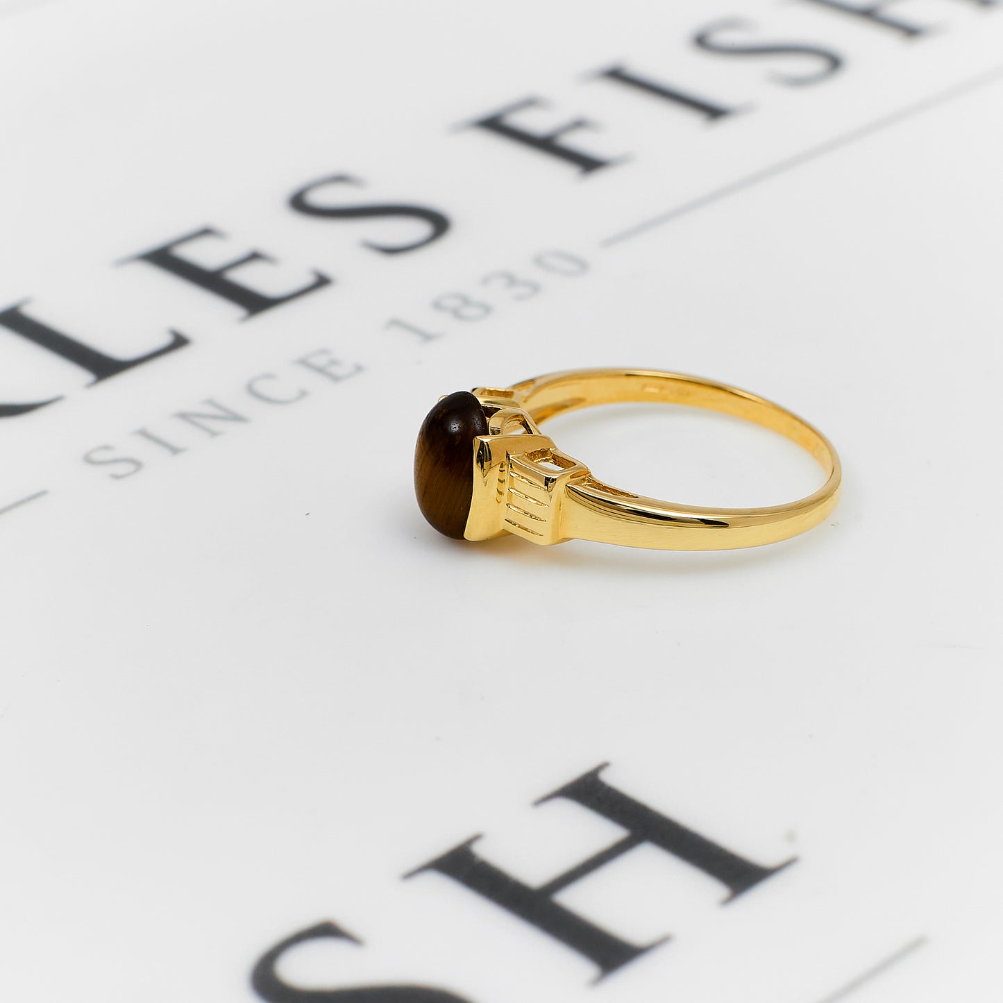 Pre-Owned 9ct Gold Oval Tigers Eye Ring Size R