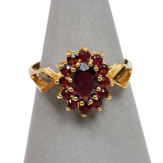 Pre-Owned 9ct Gold Oval Garnet Cluster Ring Size N.5