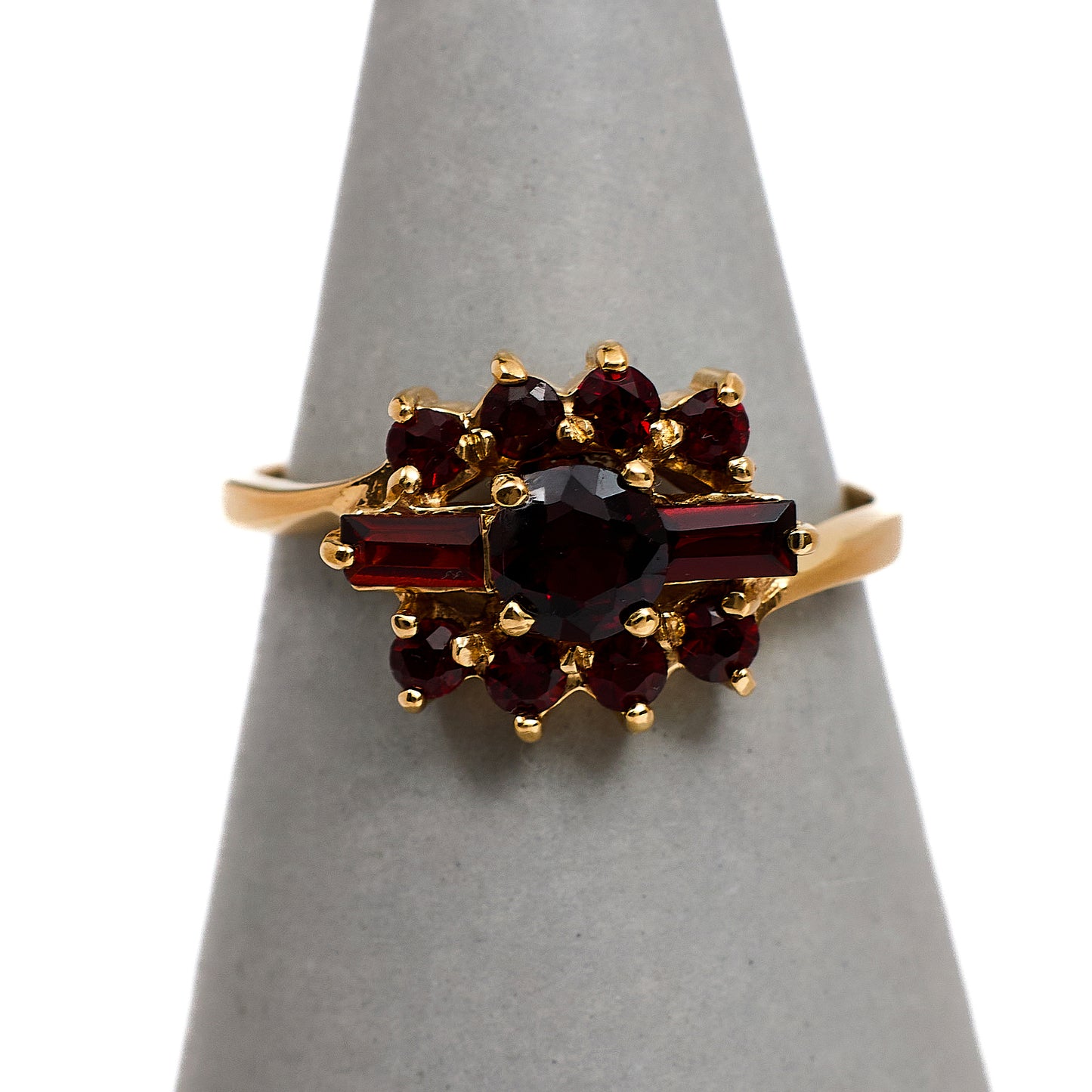 Pre-Owned 9ct Gold Garnet Cluster Ring Size N