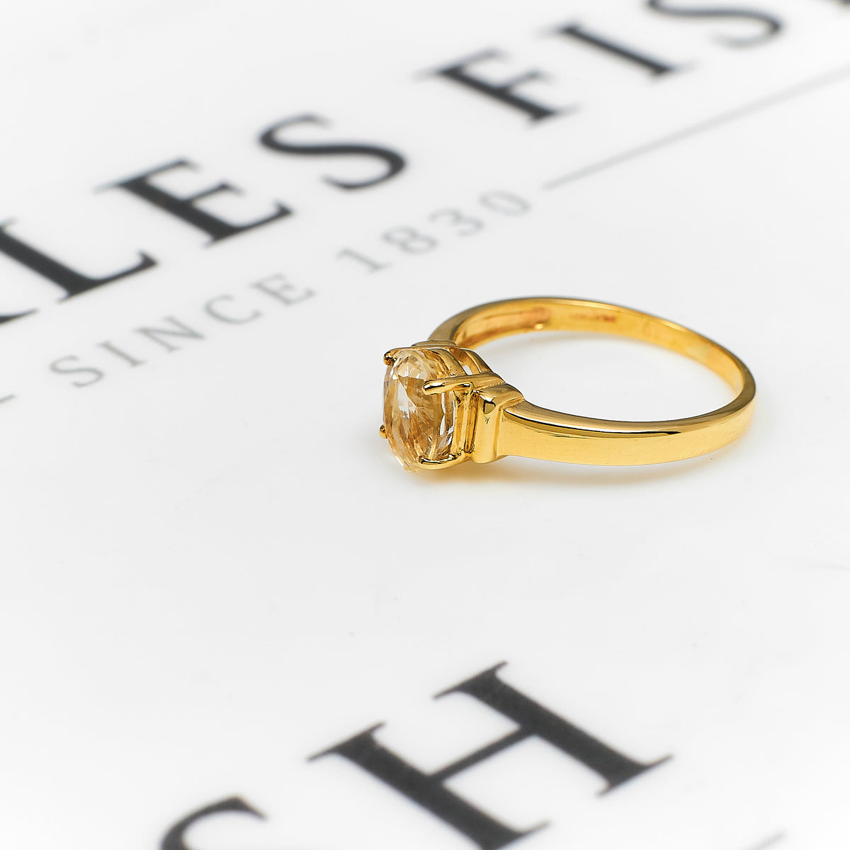 Pre-Owned 9ct Gold Oval Quartz Ring Size R