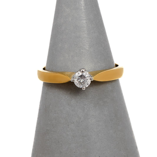 Pre-Owned 9ct Gold Diamond Solitaire Ring Size H