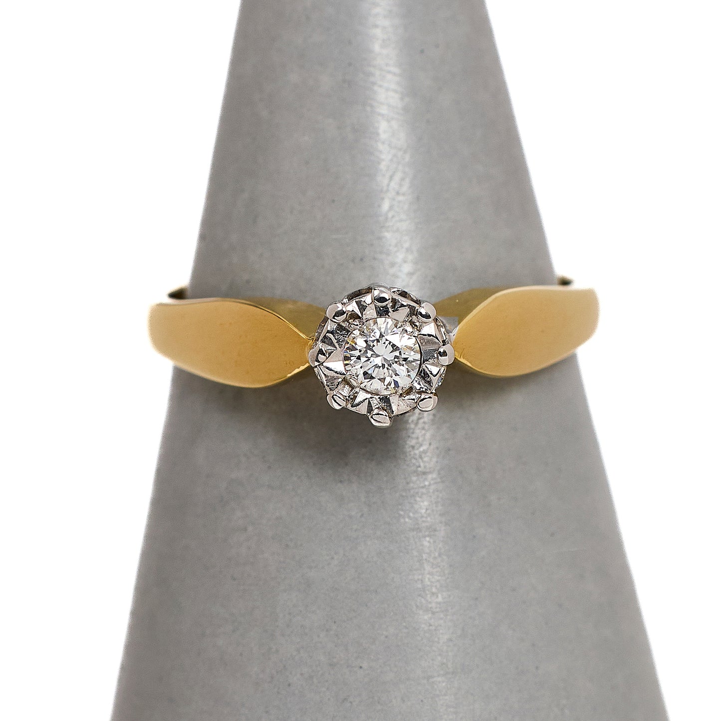 Pre-Owned 9ct Gold Illusion Set Diamond Ring Size M