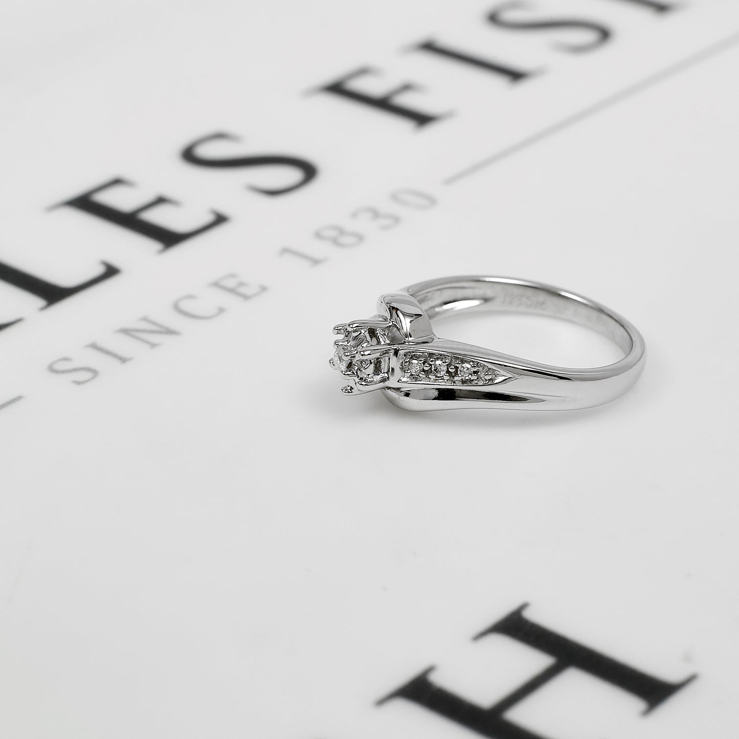 Pre-Owned 9ct White Gold Illusion Set Diamond Ring Size M