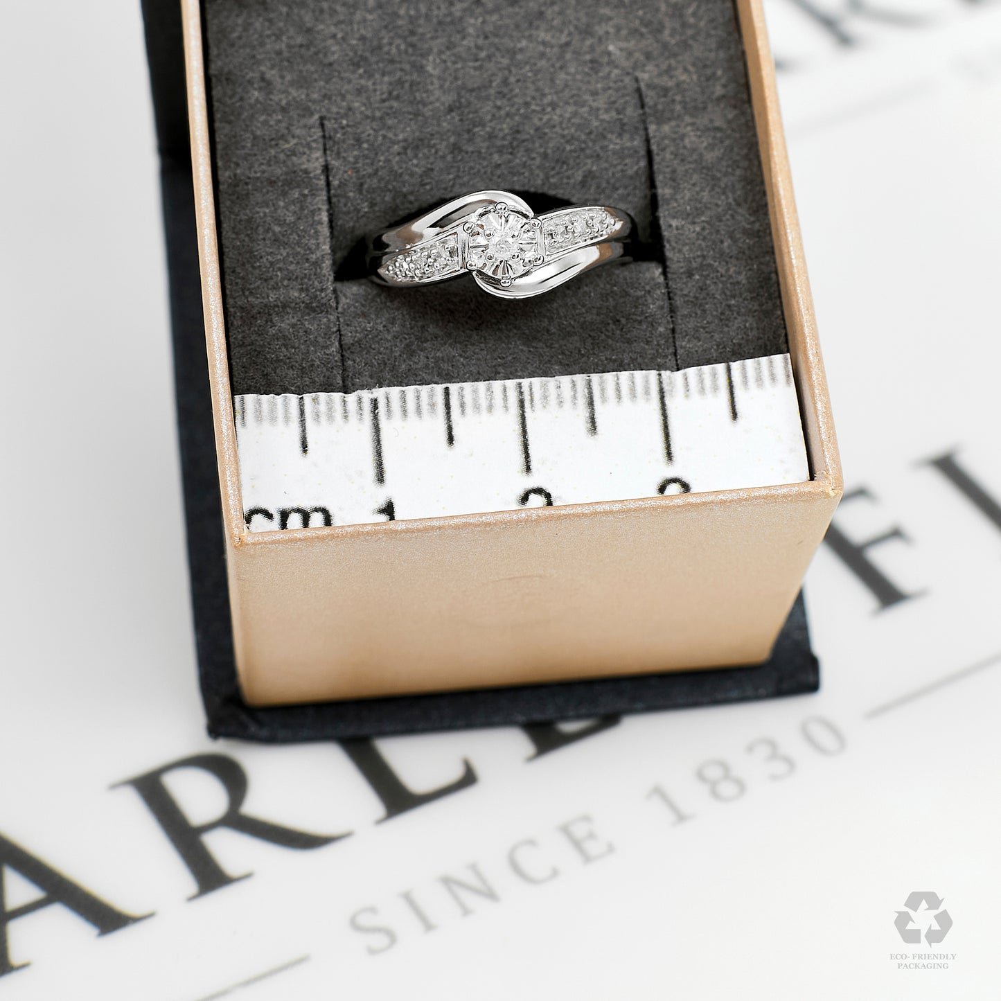Pre-Owned 9ct White Gold Illusion Set Diamond Ring Size M