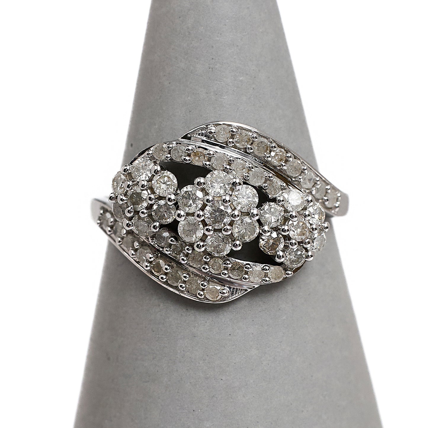 Pre-Owned 9ct White Gold 3 Diamond Cluster Ring Size P.5