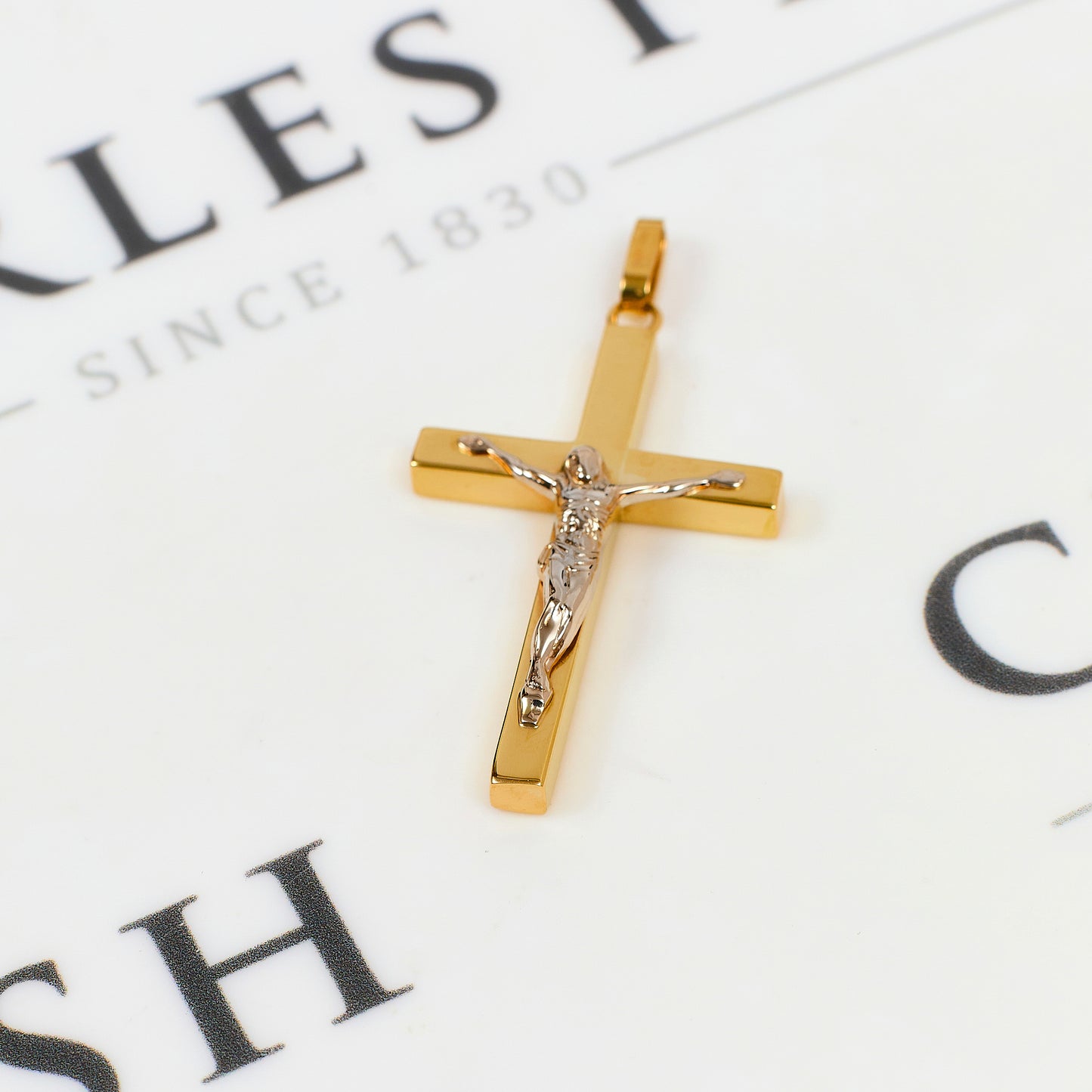 Pre-Owned 9ct Gold Crucifix Pendant