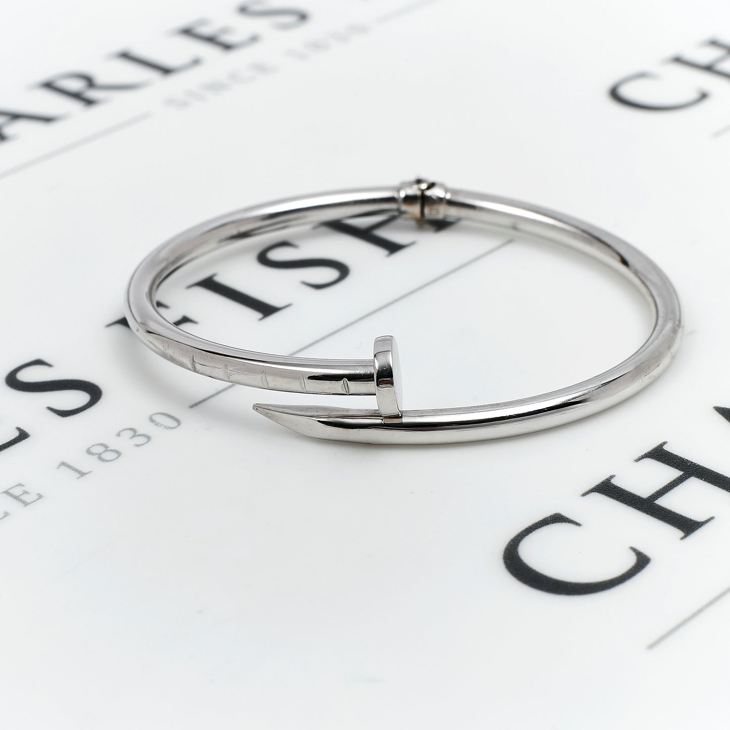 Pre-Owned 9ct White Gold Curved Nail Design Hinged Bangle