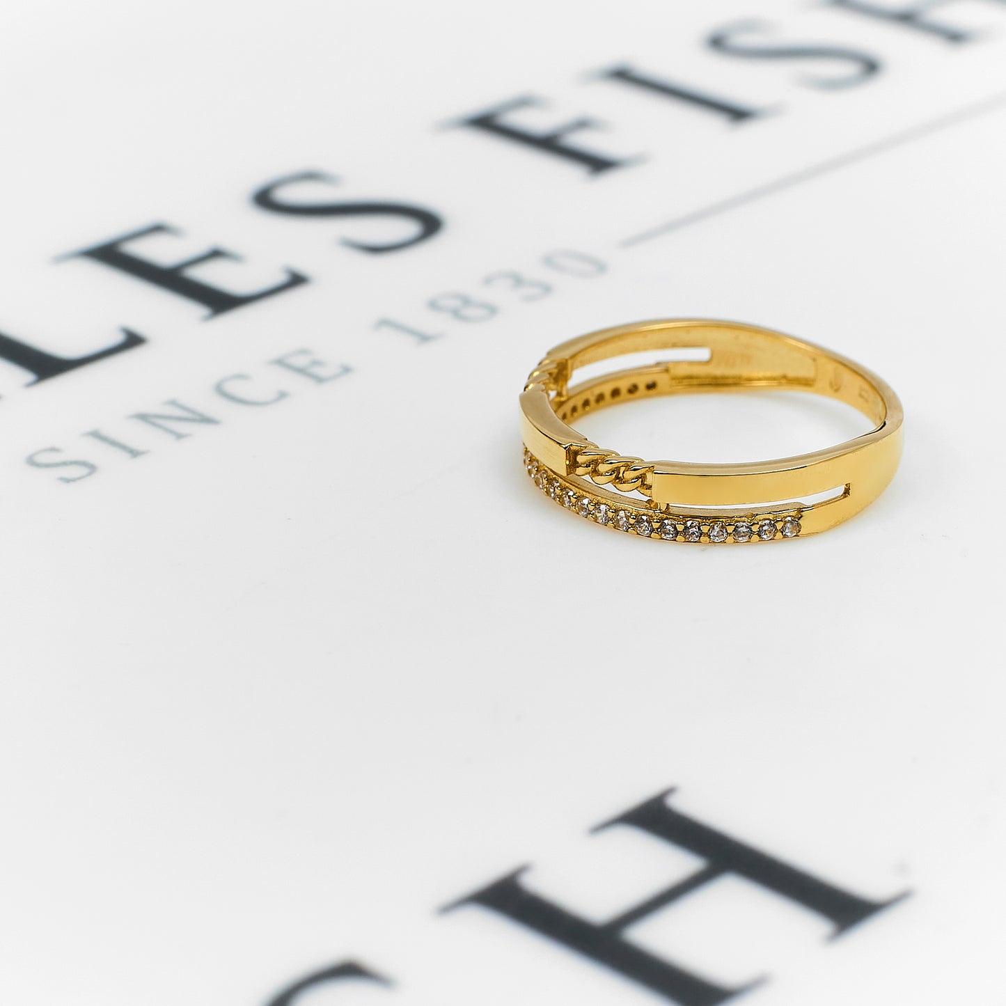 Pre-Owned 14ct Gold CZ Curb Link Design Band Ring Size N
