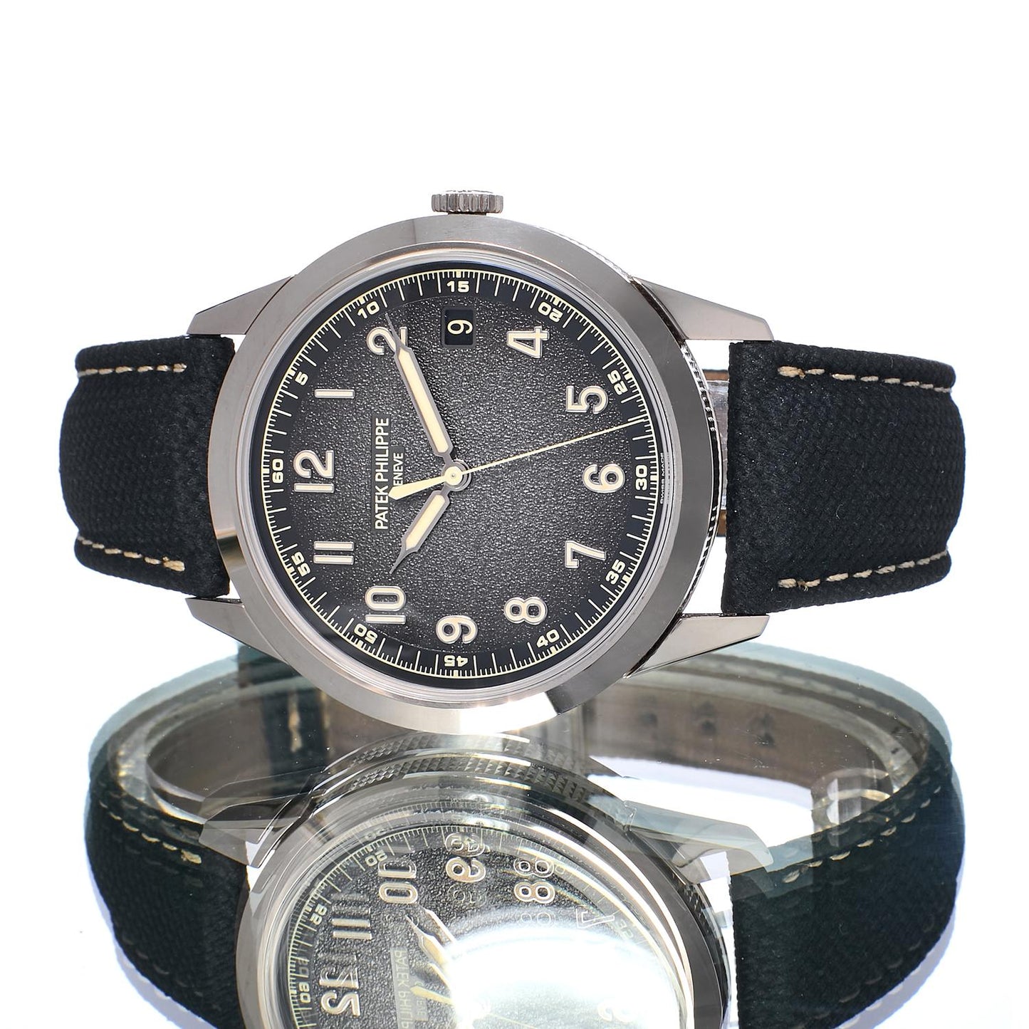 Pre-Owned Patek Philippe Calatrava 5226G-001