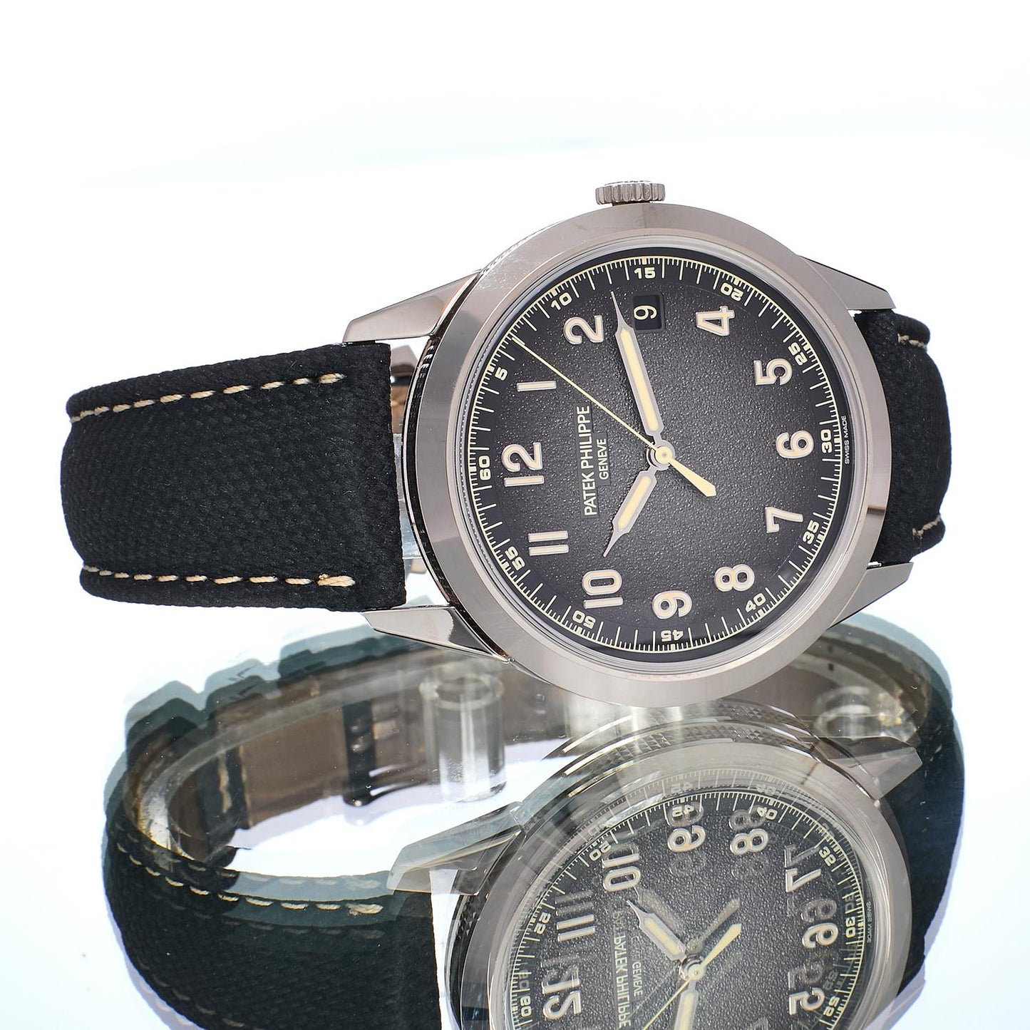 Pre-Owned Patek Philippe Calatrava 5226G-001