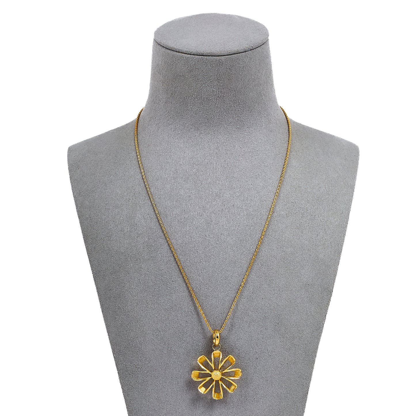 Pre-Owned 18ct Gold Flower Pendant & Chain 18 Inch