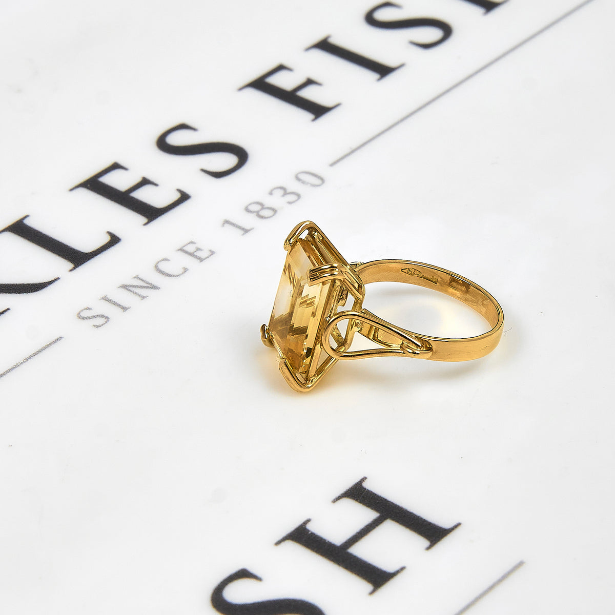 Pre-Owned 18ct Gold Rectangle Citrine Dress Ring Size N.5