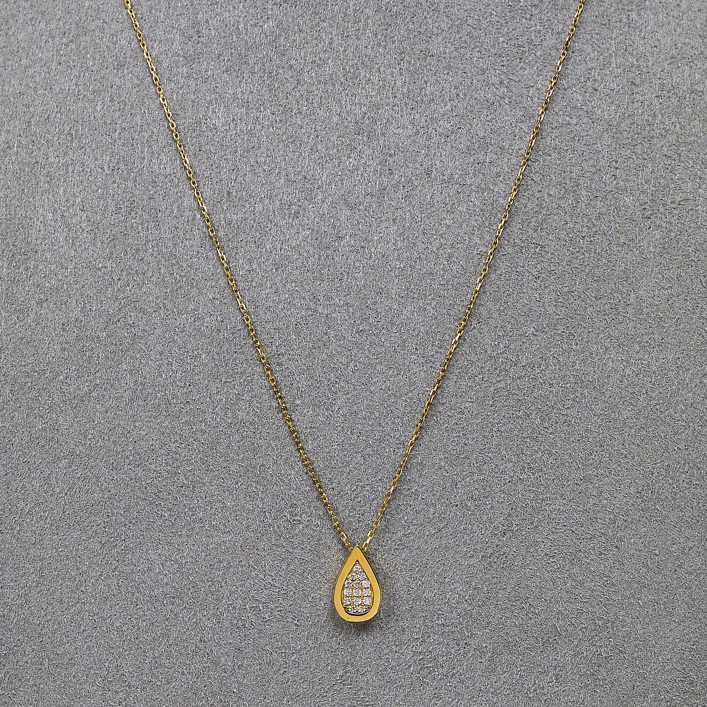 Pre-Owned 14ct Gold CZ Drop Shape Pendant & Chain 16 Inch