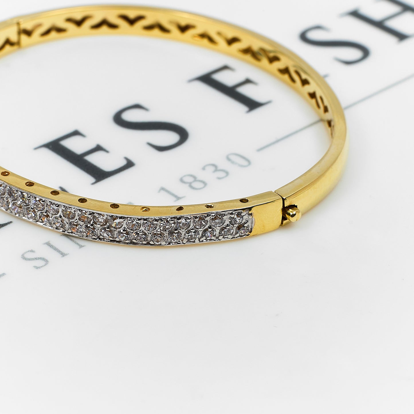 Pre-Owned 9ct Gold CZ Hinged Bangle