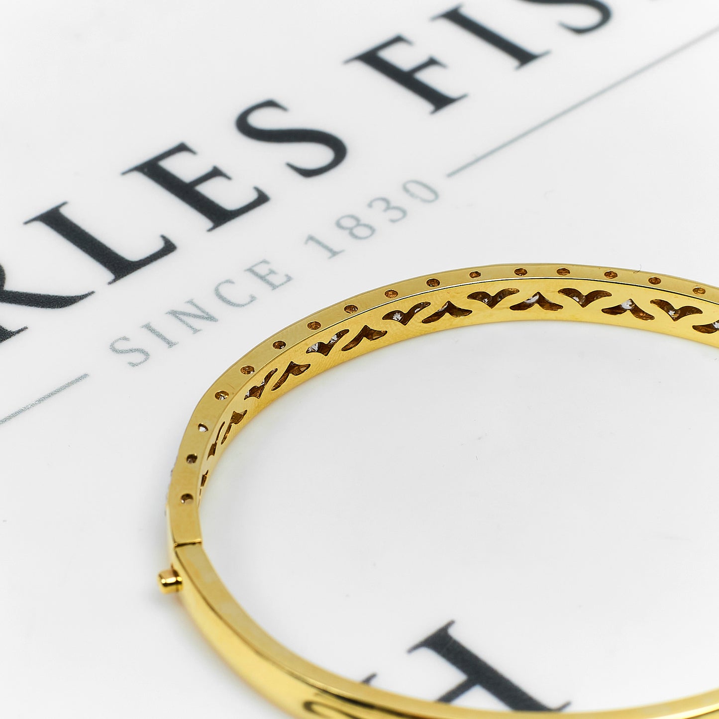 Pre-Owned 9ct Gold CZ Hinged Bangle