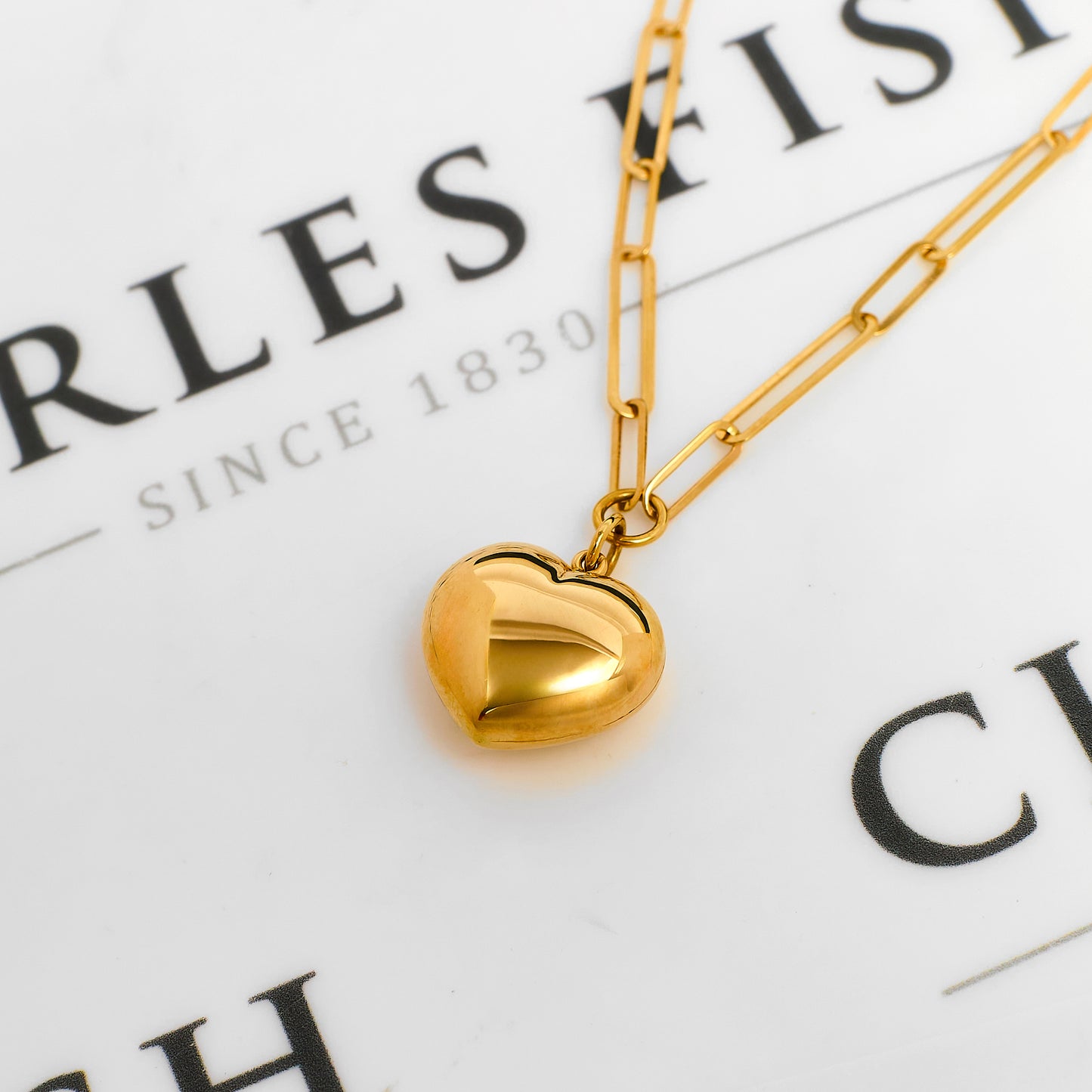 Pre-Owned 9ct Gold Heart Pendant & Oval Link Chain