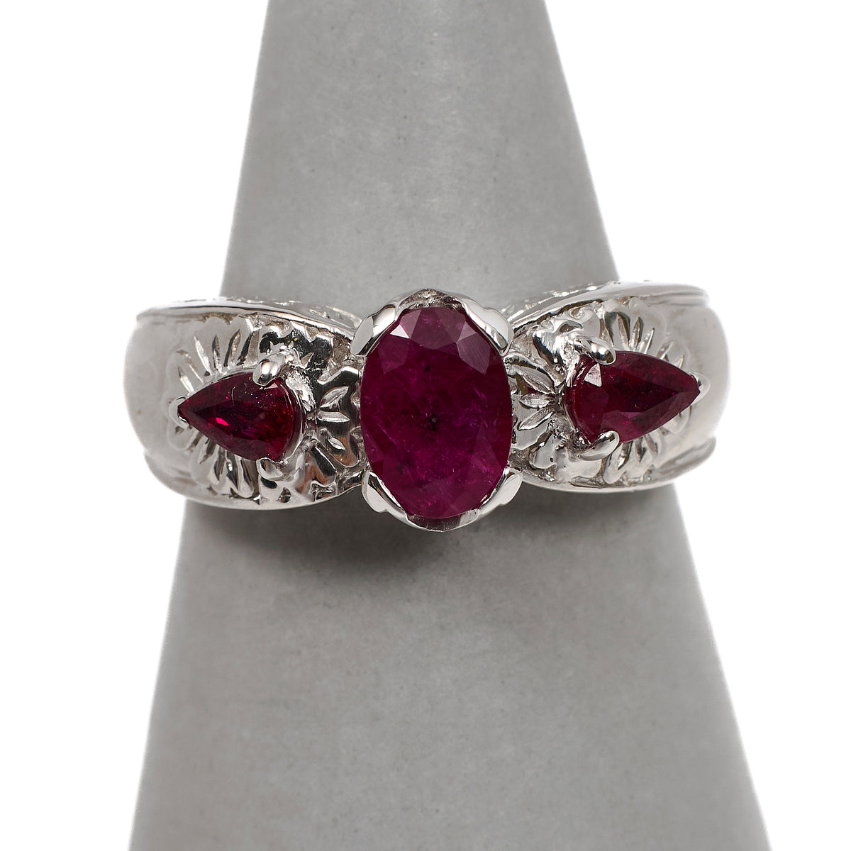Pre-Owned 9ct White Gold 3 Ruby Dress Ring Size M.5