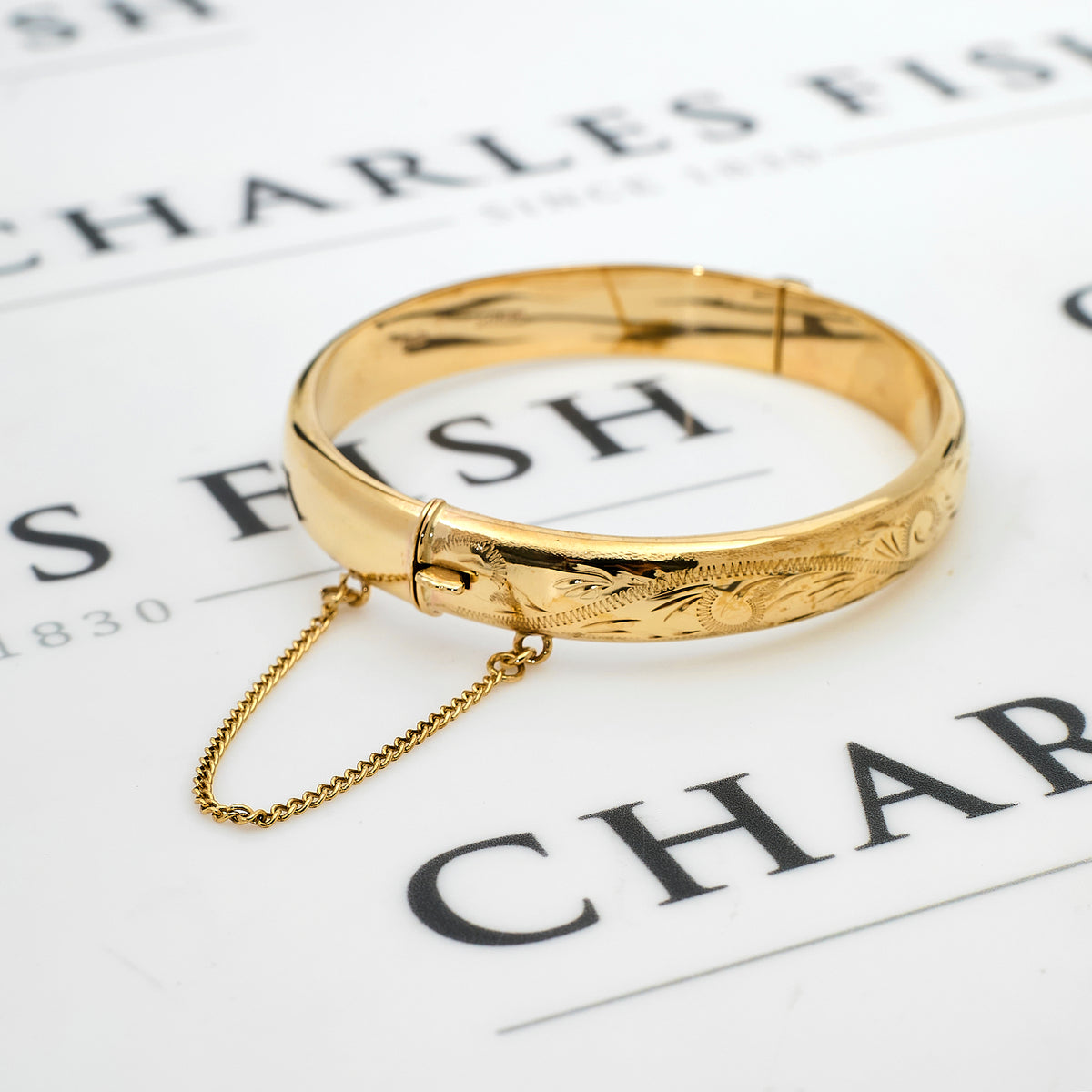 Pre-Owned 9ct Gold Patterned Hinged Bangle & Safety Chain