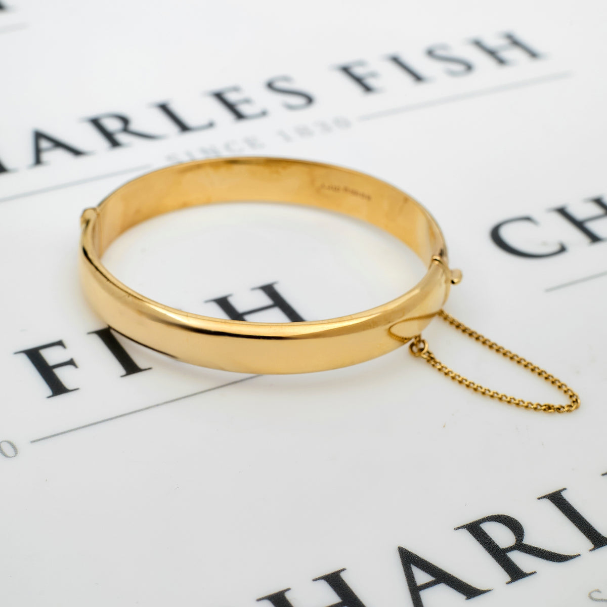 Pre-Owned 9ct Gold Patterned Hinged Bangle & Safety Chain