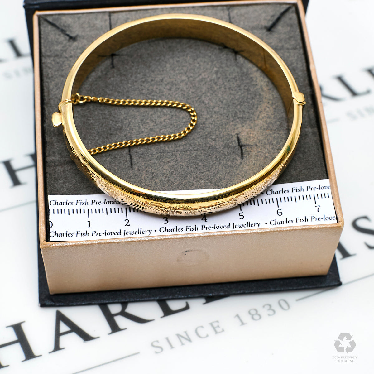 Pre-Owned 9ct Gold Patterned Hinged Bangle & Safety Chain