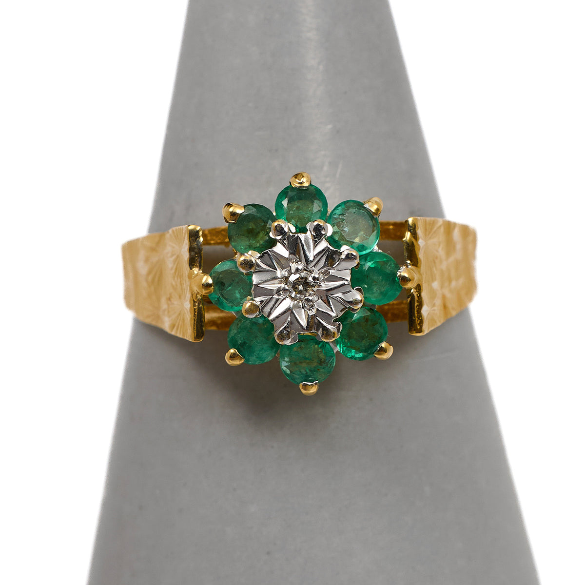 Pre-Owned 9ct Gold Diamond & Emerald Cluster Ring Size S.5