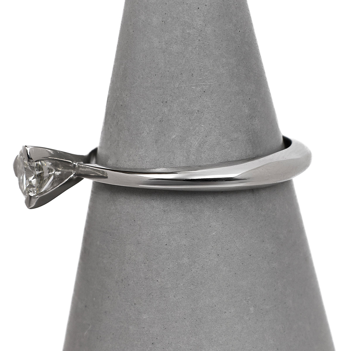 Pre-Owned 18ct White Gold Diamond Solitaire Ring Size R.5
