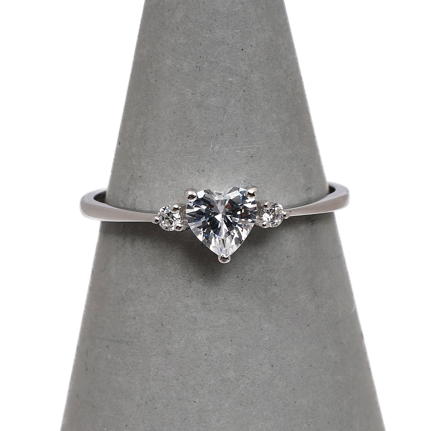 Pre-Owned 9ct White Gold Heart CZ Dress Ring Size O